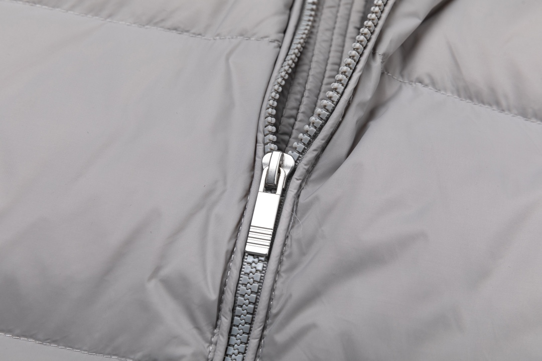 【ThomBrowne  公式旗艦店】 ダウンジャケット ご好評に付き再入荷！241228