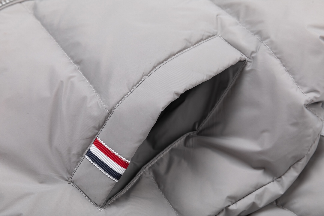 【ThomBrowne  公式旗艦店】 ダウンジャケット ご好評に付き再入荷！241228