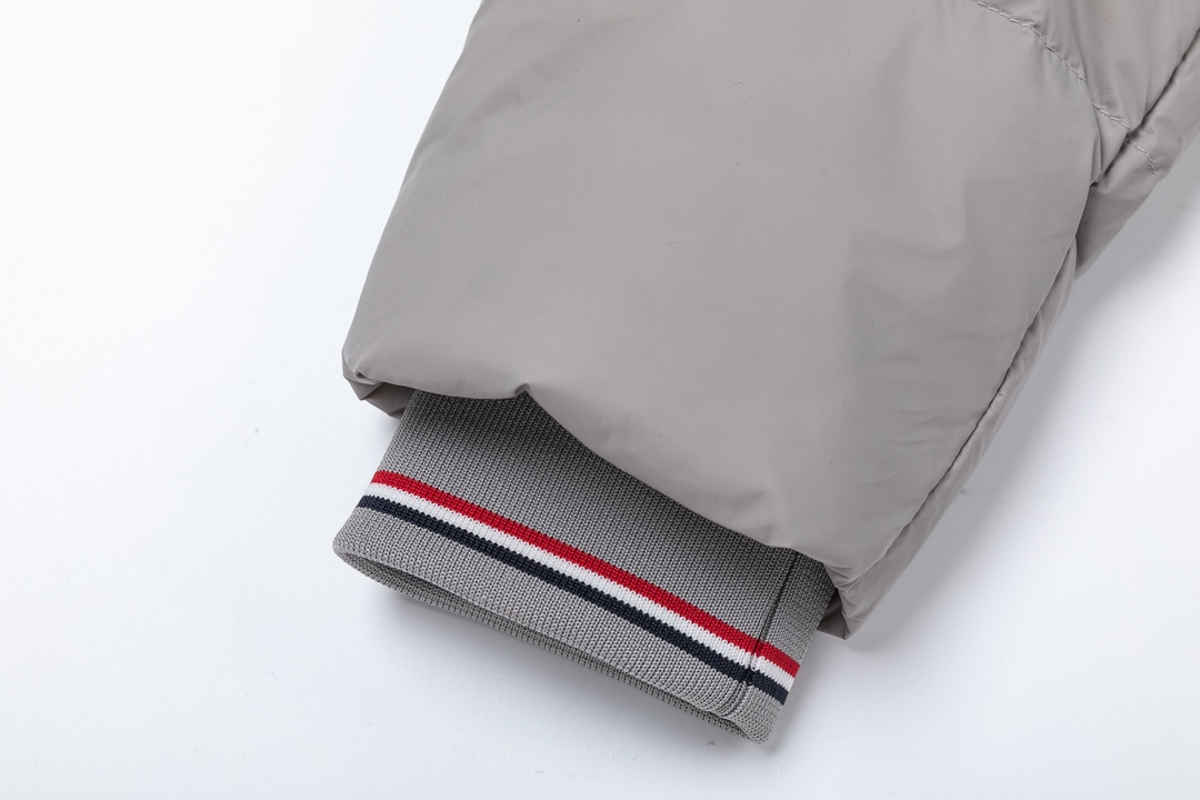 【ThomBrowne  公式旗艦店】 ダウンジャケット ご好評に付き再入荷！241228