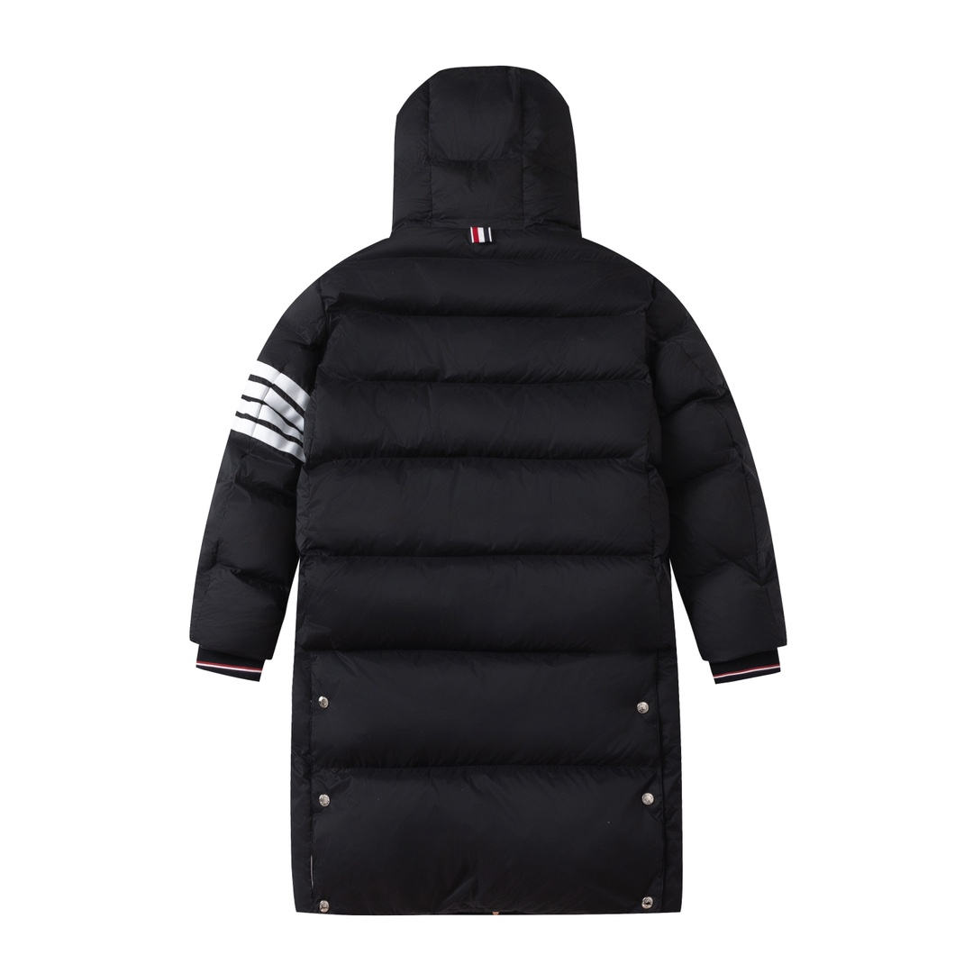 【ThomBrowne  公式旗艦店】トムブラウン  ダウンジャケット ご好評に付き再入荷！241228