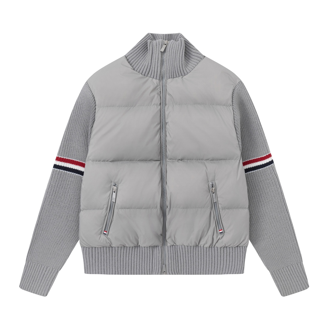 【ThomBrowne  公式旗艦店】トムブラウン  ダウンジャケット ご好評に付き再入荷！241228