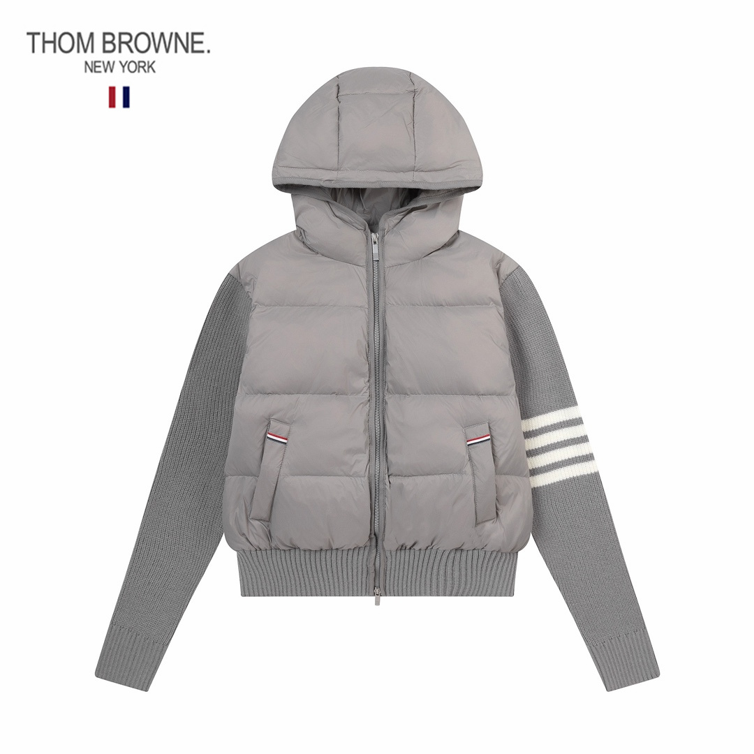【ThomBrowne  公式旗艦店】トムブラウン  ダウンジャケット ご好評に付き再入荷！241228