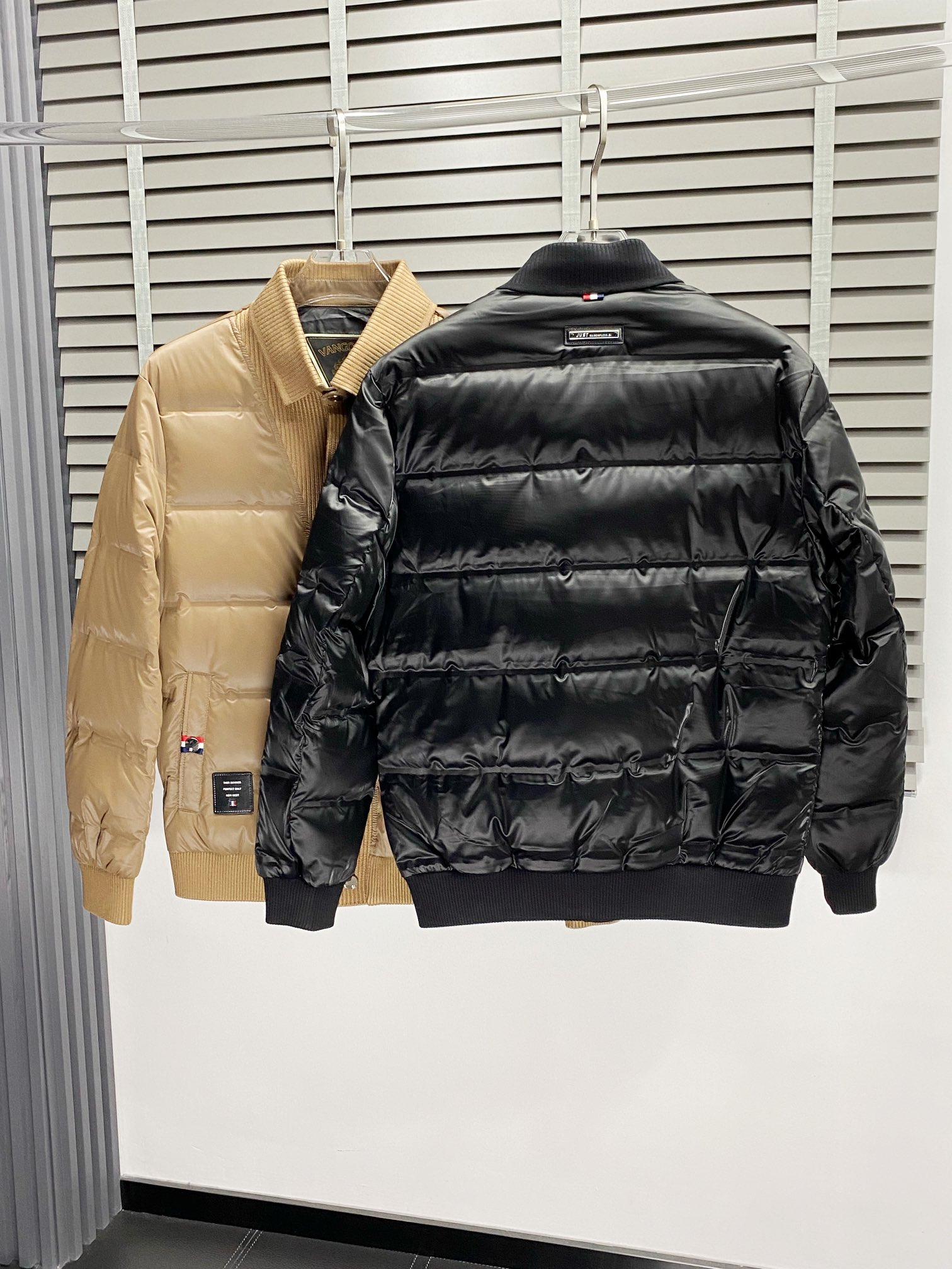 【Miumiu  公式旗艦店】ミュウミュウ ダウンジャケット ご好評に付き再入荷！241228