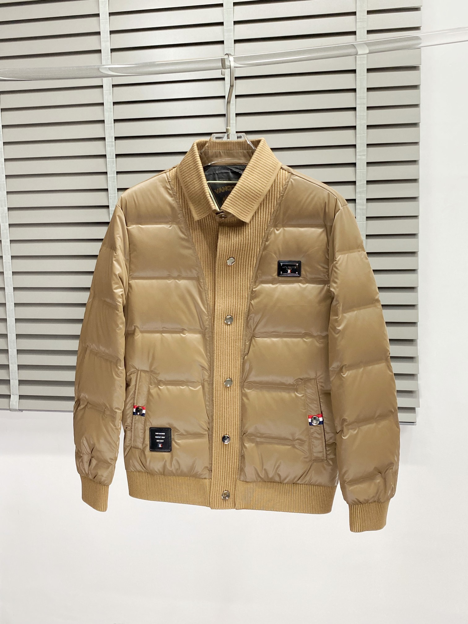 【Miumiu  公式旗艦店】ミュウミュウ ダウンジャケット ご好評に付き再入荷！241228