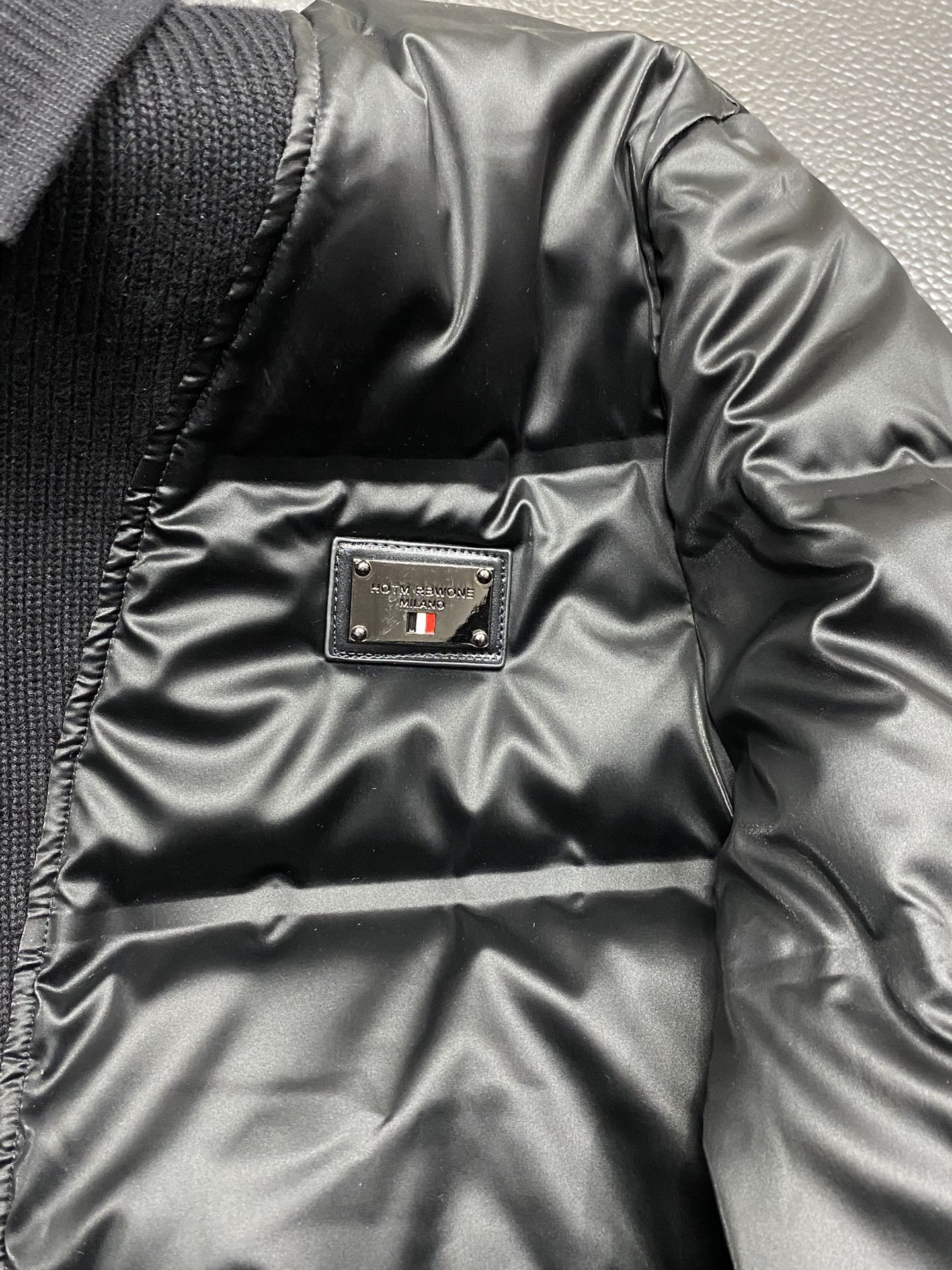 【Miumiu  公式旗艦店】ミュウミュウ ダウンジャケット ご好評に付き再入荷！241228