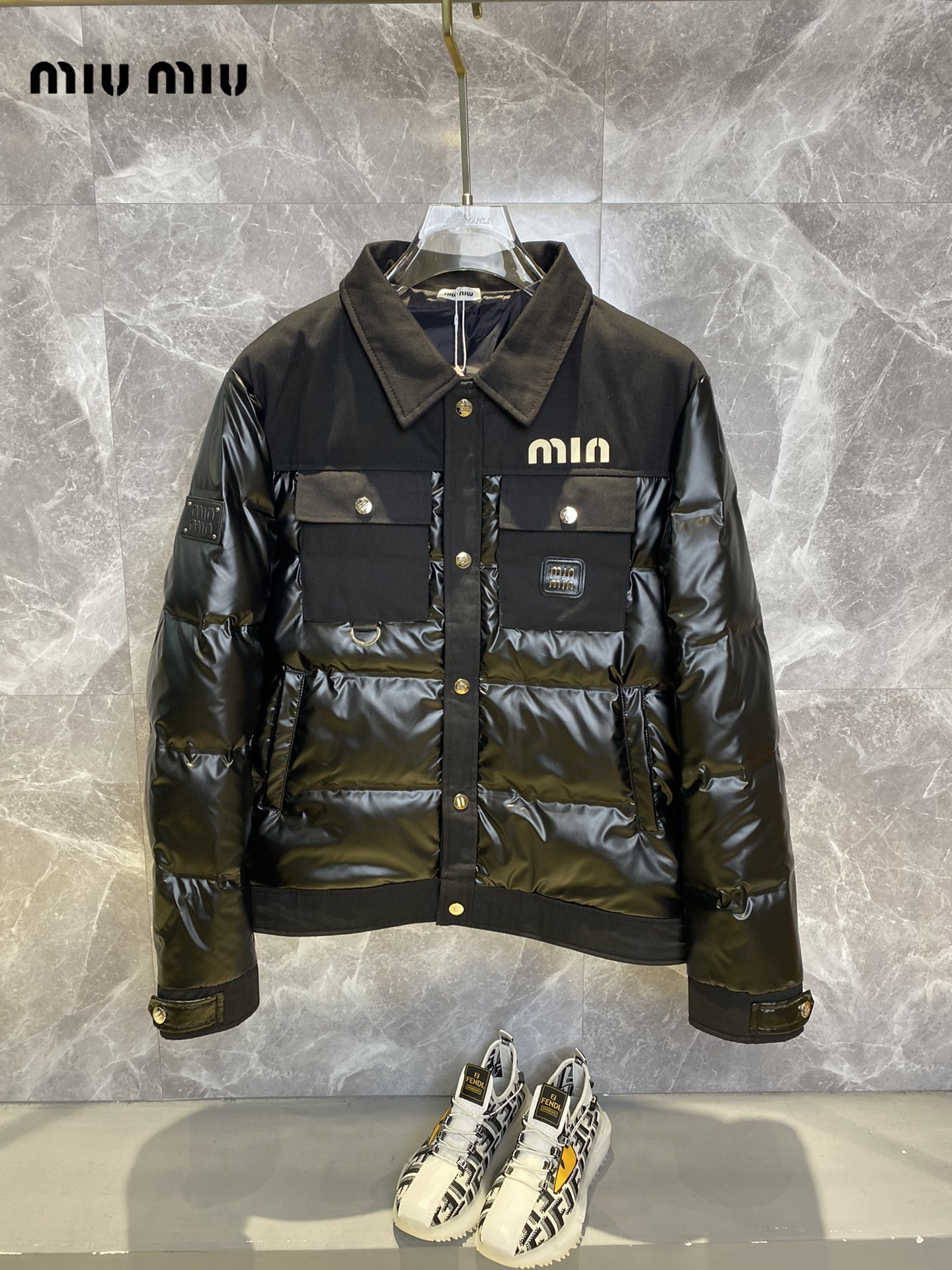 【Miumiu  公式旗艦店】ミュウミュウ ダウンジャケット ご好評に付き再入荷！241228