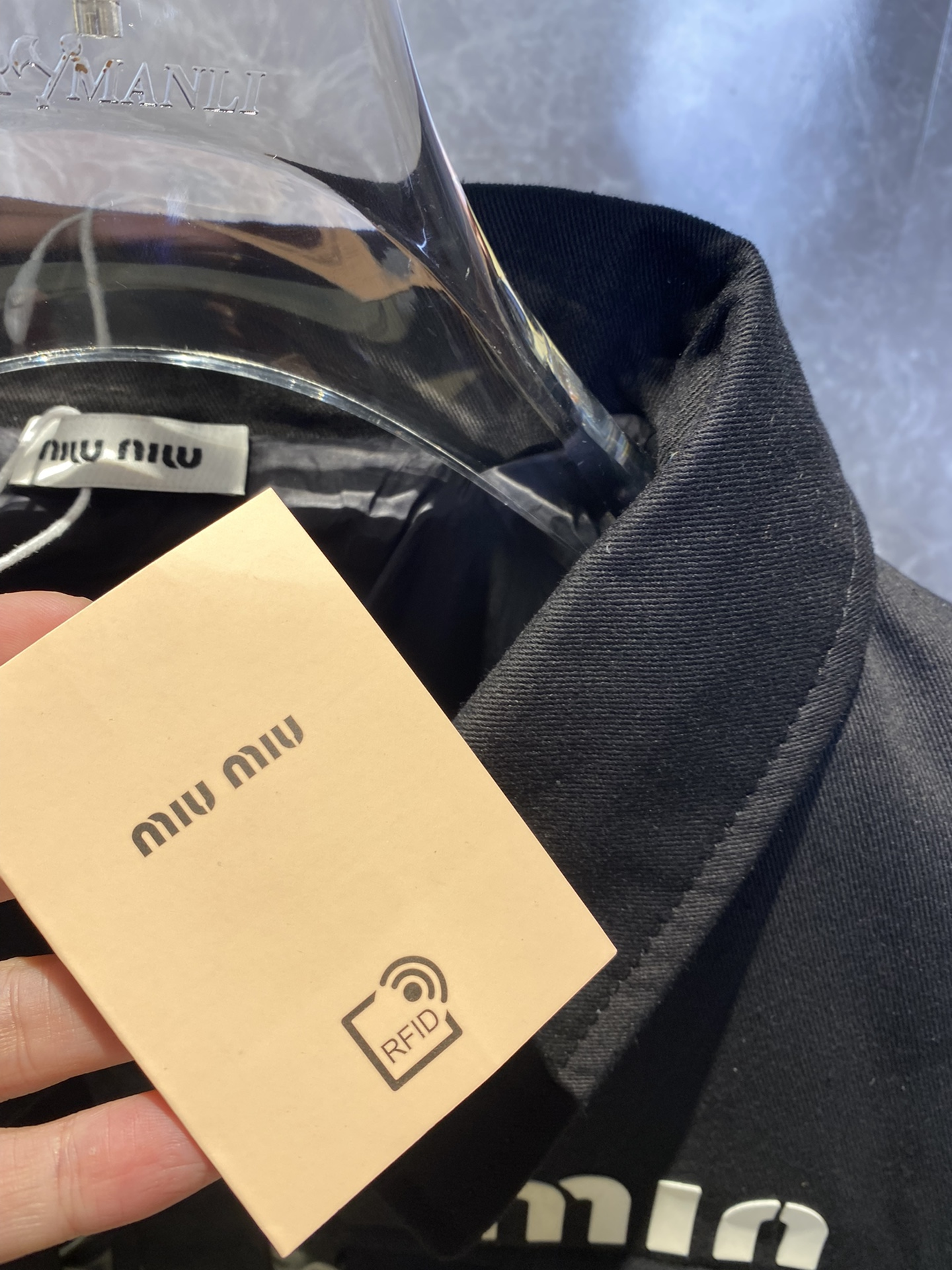 【Miumiu  公式旗艦店】ミュウミュウ ダウンジャケット ご好評に付き再入荷！241228