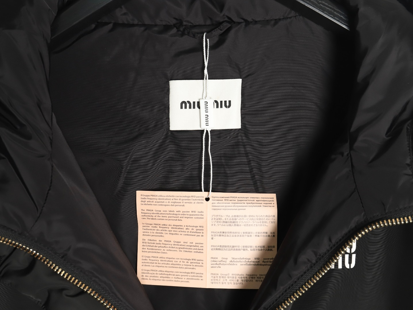 【Miumiu  公式旗艦店】ミュウミュウ ダウンジャケット ご好評に付き再入荷！241206