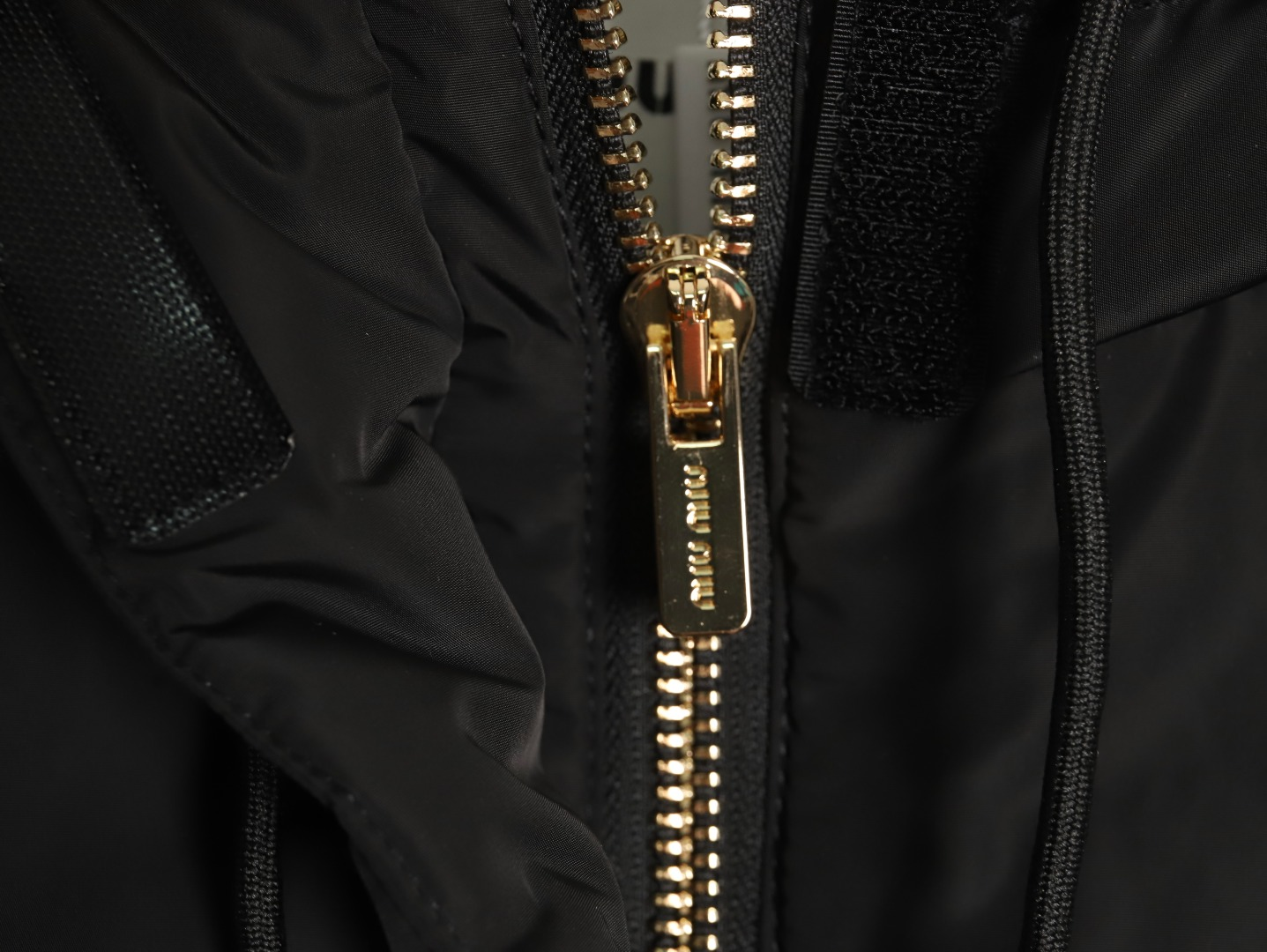 【Miumiu  公式旗艦店】ミュウミュウ ダウンジャケット ご好評に付き再入荷！241206