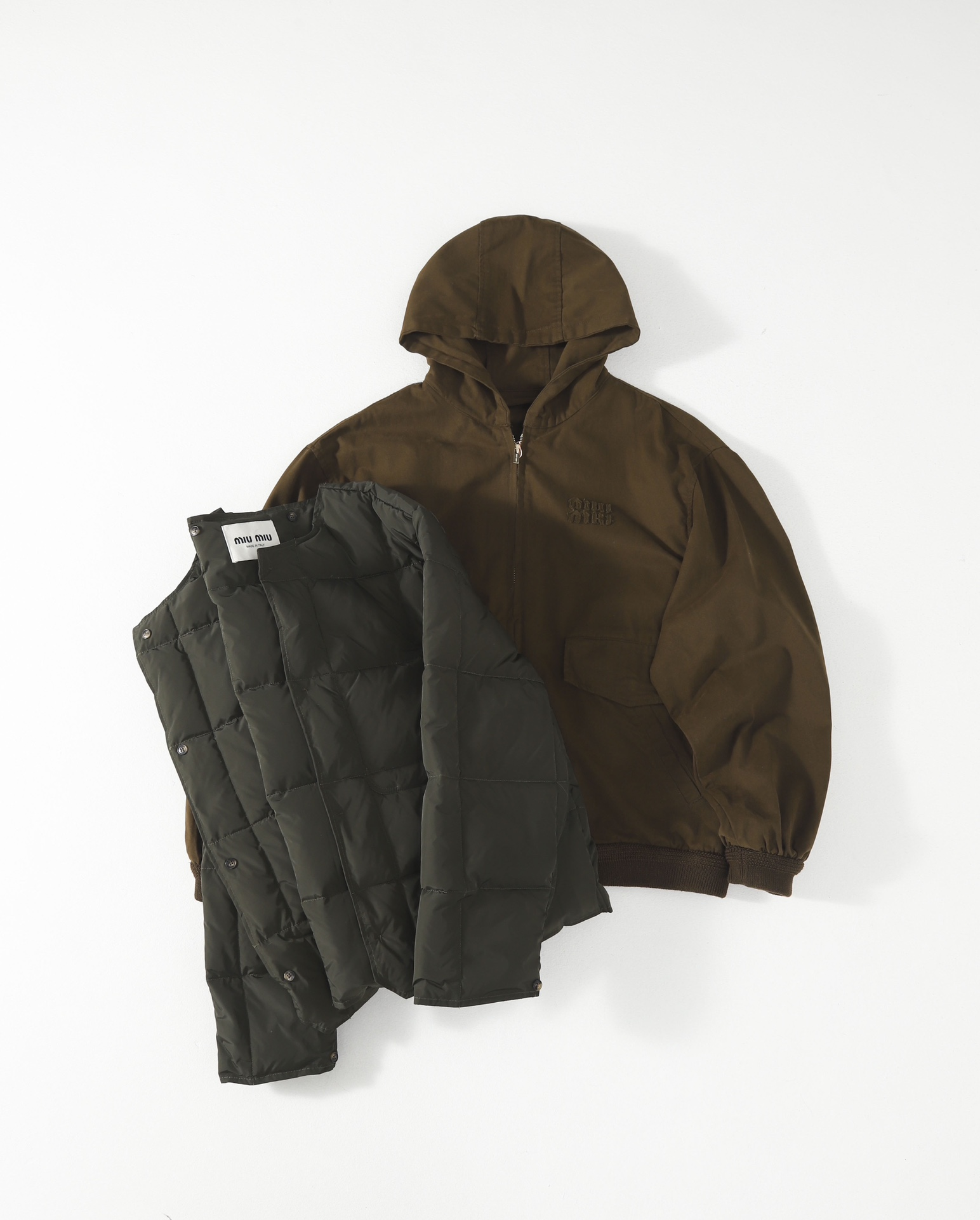 【Miumiu  公式旗艦店】ミュウミュウ ダウンジャケット ご好評に付き再入荷！241228