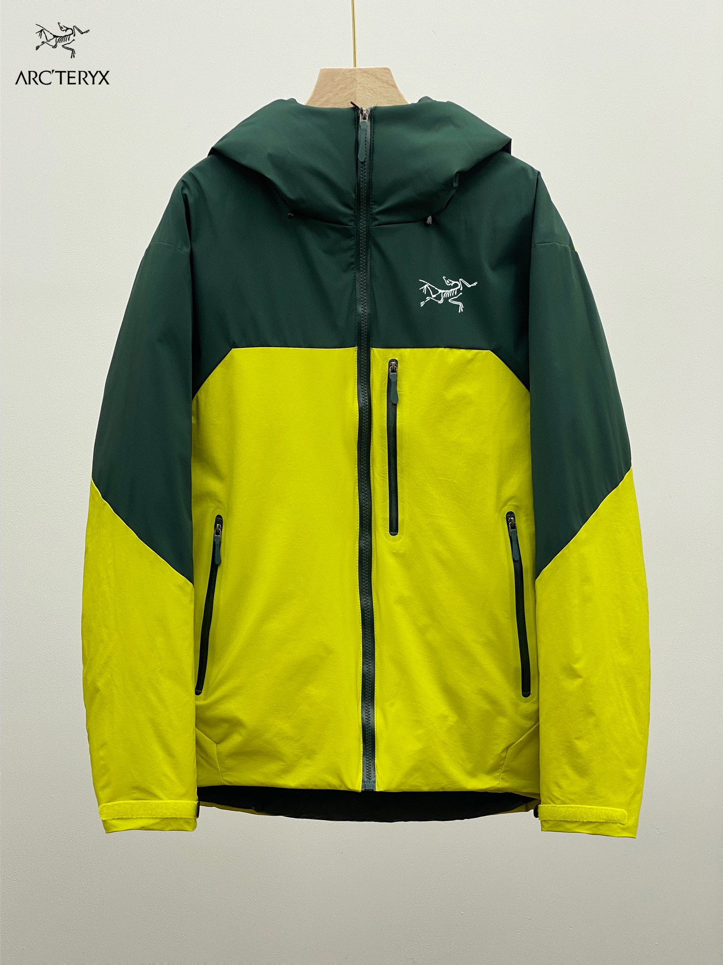 【ARCTERYX   公式旗艦店】 アークテリクス  ダウンジャケット ご好評に付き再入荷！  241228