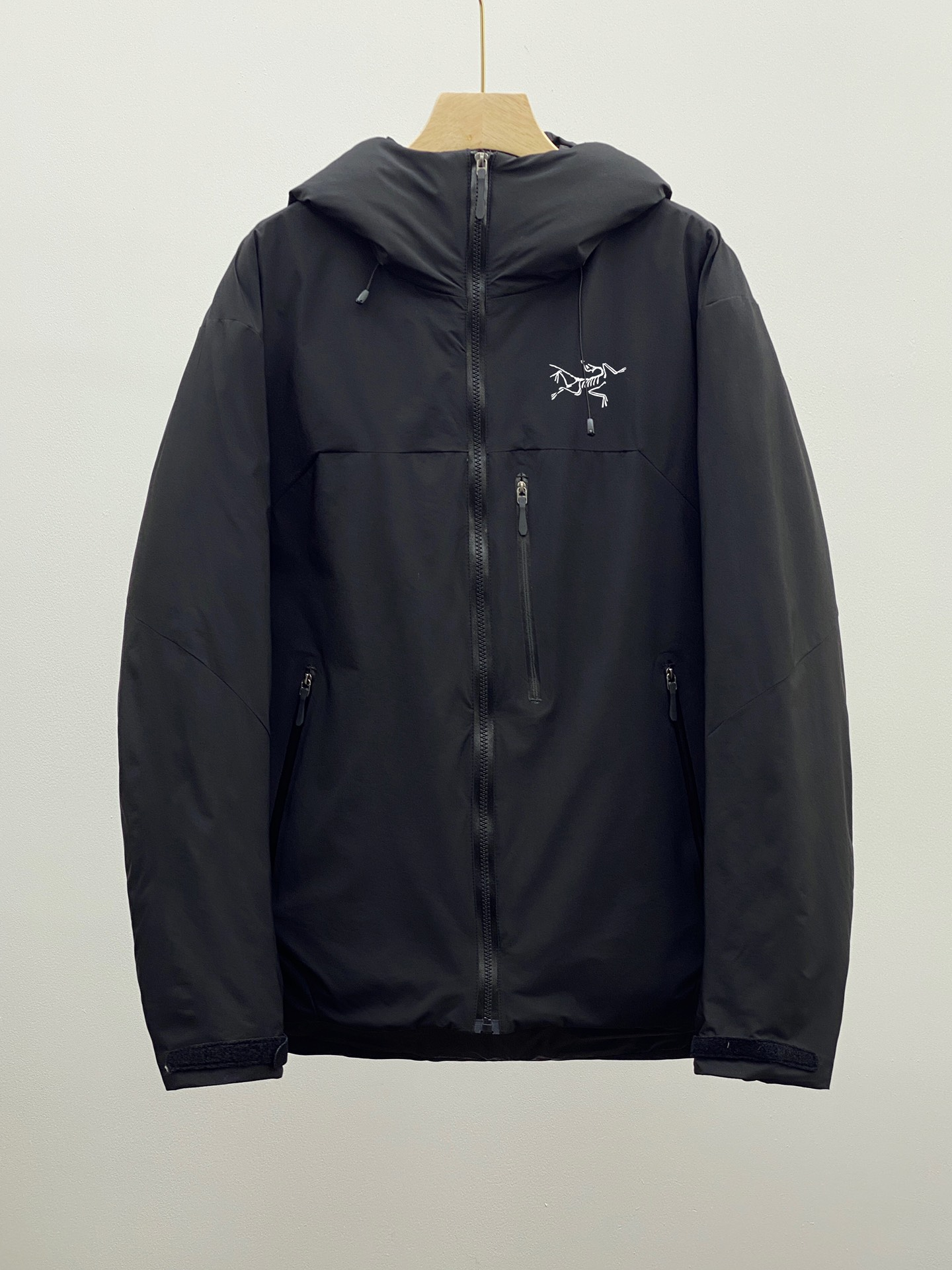 【ARCTERYX   公式旗艦店】 アークテリクス  ダウンジャケット ご好評に付き再入荷！  241228