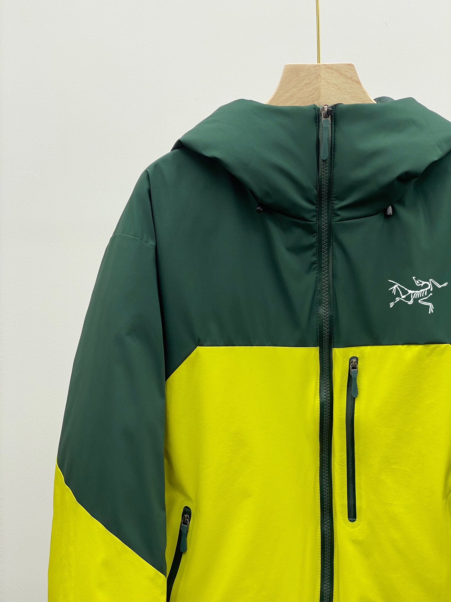 【ARCTERYX   公式旗艦店】 アークテリクス  ダウンジャケット ご好評に付き再入荷！  241228