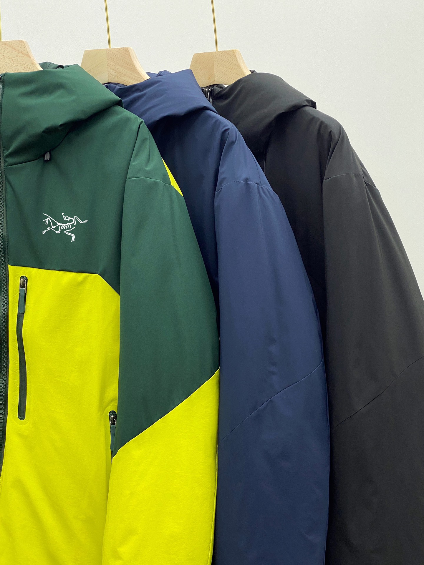 【ARCTERYX   公式旗艦店】 アークテリクス  ダウンジャケット ご好評に付き再入荷！  241228