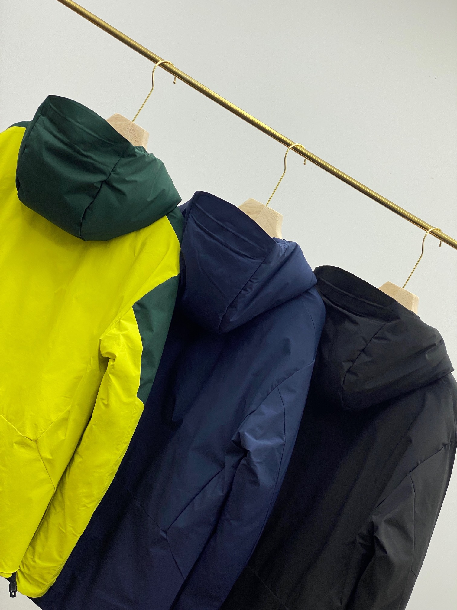 【ARCTERYX   公式旗艦店】 アークテリクス  ダウンジャケット ご好評に付き再入荷！  241228