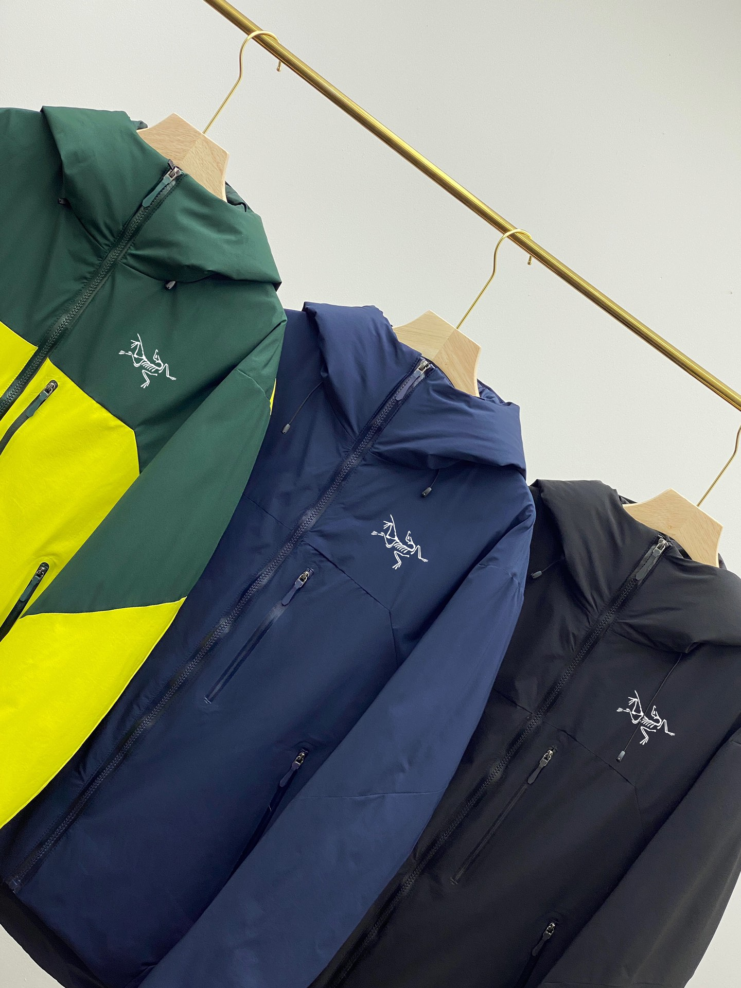 【ARCTERYX   公式旗艦店】 アークテリクス  ダウンジャケット ご好評に付き再入荷！  241228
