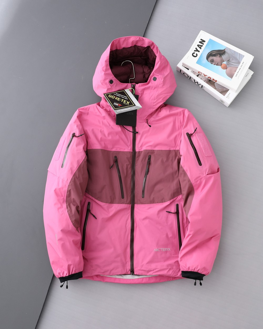 【ARCTERYX   公式旗艦店】 アークテリクス  ダウンジャケット ご好評に付き再入荷！  241228