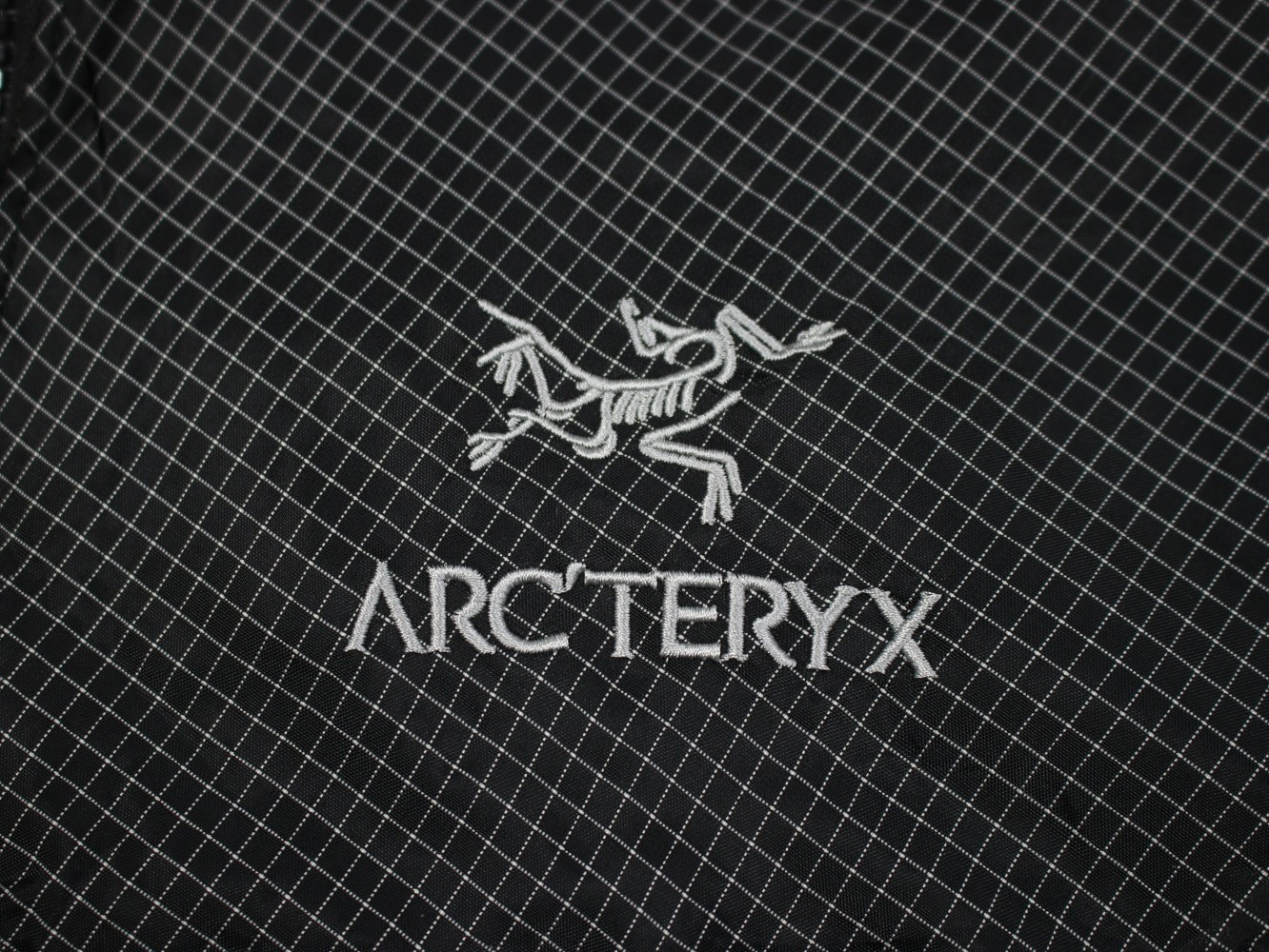 【ARCTERYX   公式旗艦店】 アークテリクス  ダウンジャケット ご好評に付き再入荷！  241228