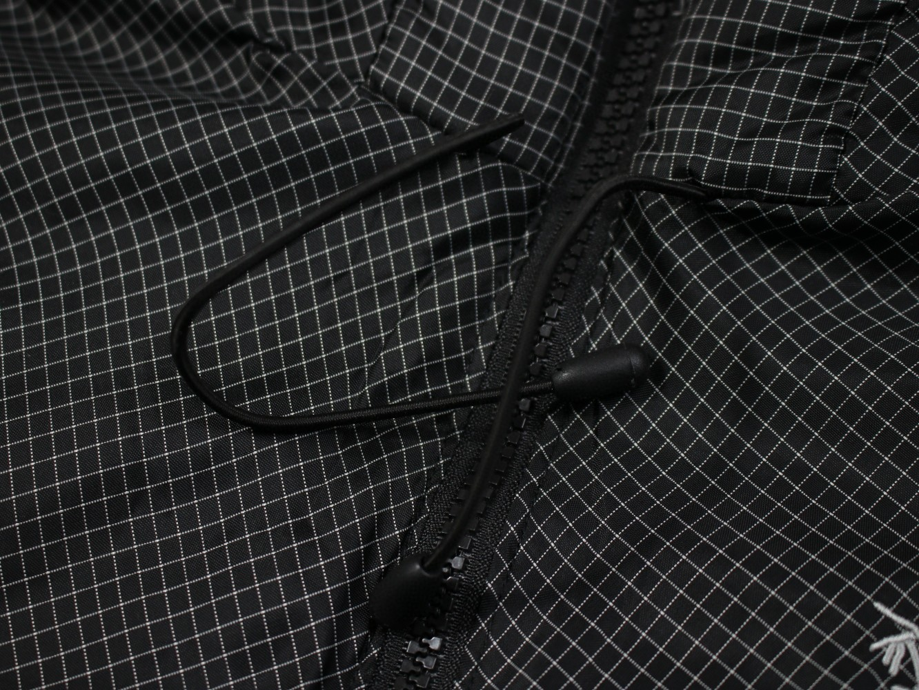 【ARCTERYX   公式旗艦店】 アークテリクス  ダウンジャケット ご好評に付き再入荷！  241228