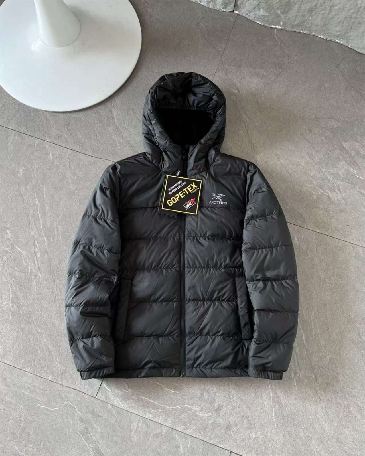【ARCTERYX   公式旗艦店】 アークテリクス  ダウンジャケット ご好評に付き再入荷！  241228