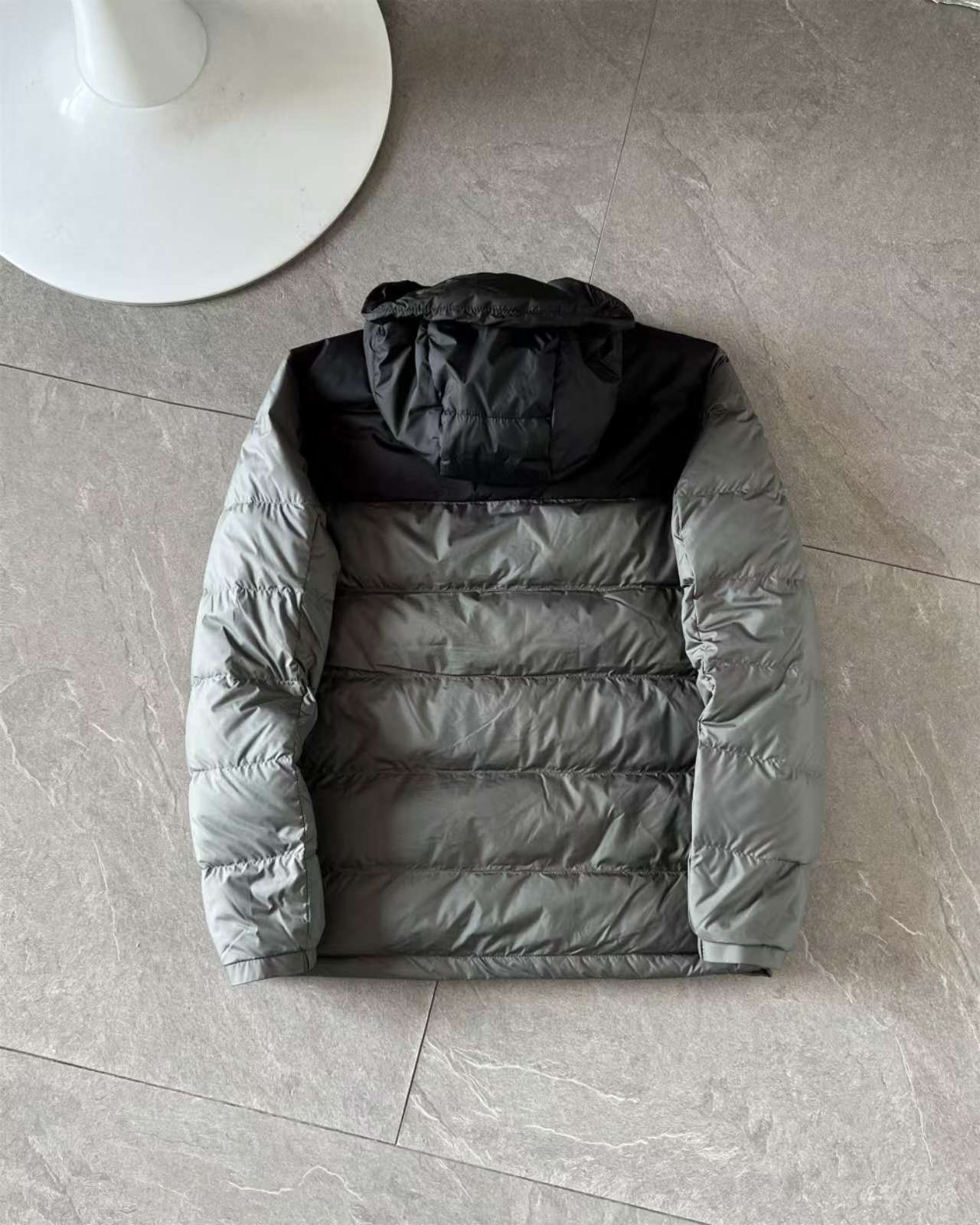 【ARCTERYX   公式旗艦店】 アークテリクス  ダウンジャケット ご好評に付き再入荷！  241228