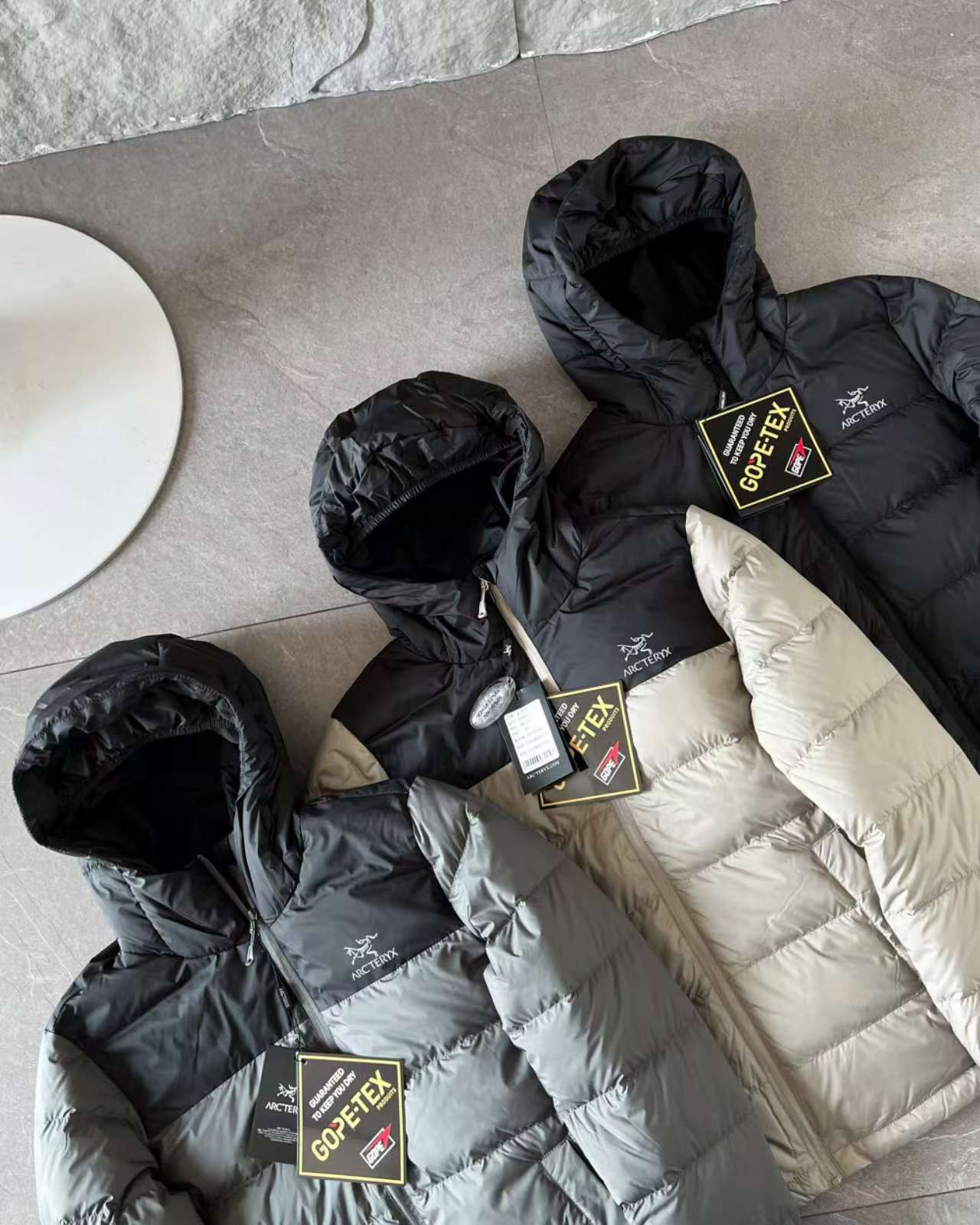 【ARCTERYX   公式旗艦店】 アークテリクス  ダウンジャケット ご好評に付き再入荷！  241228