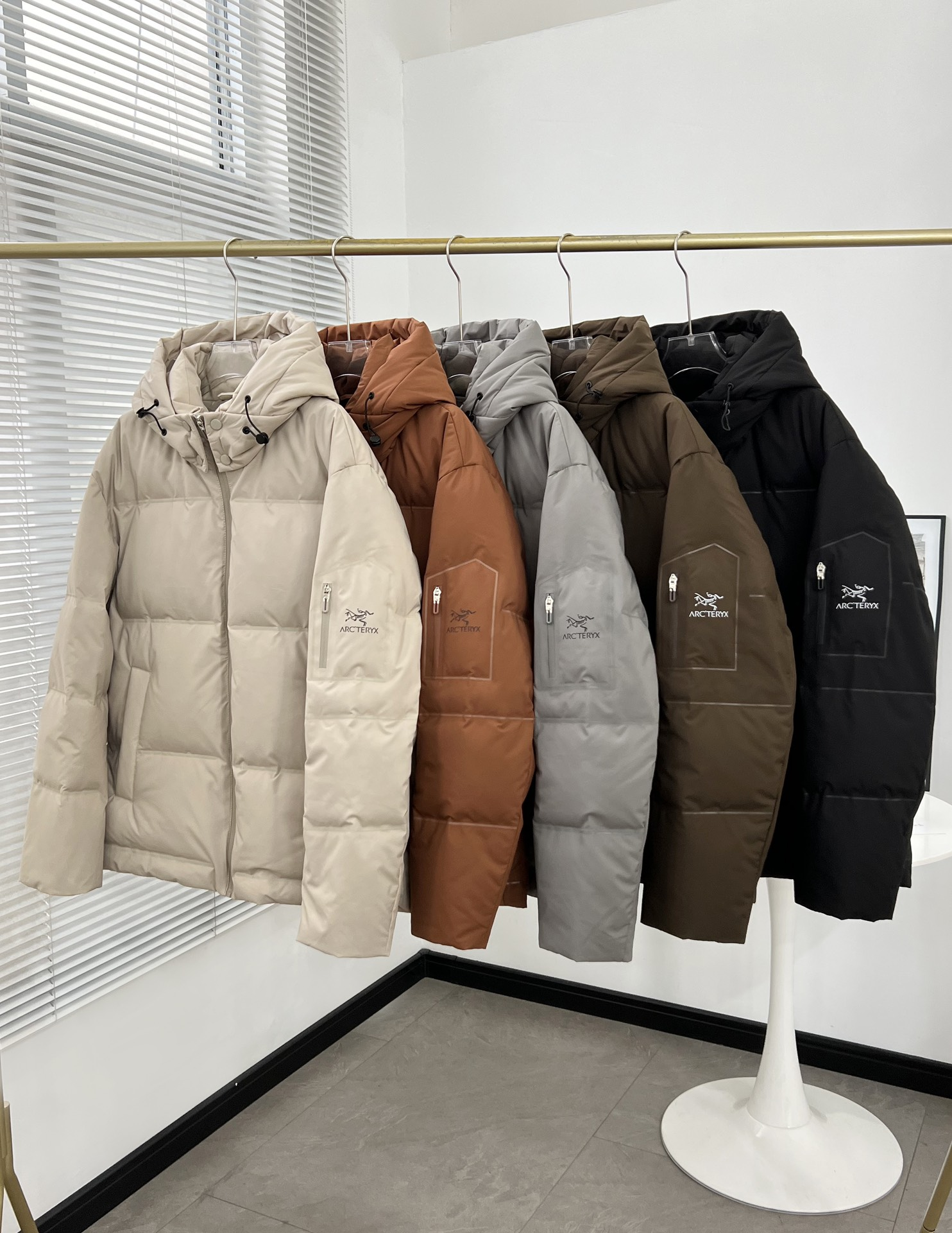 【ARCTERYX   公式旗艦店】 アークテリクス  ダウンジャケット ご好評に付き再入荷！  241228