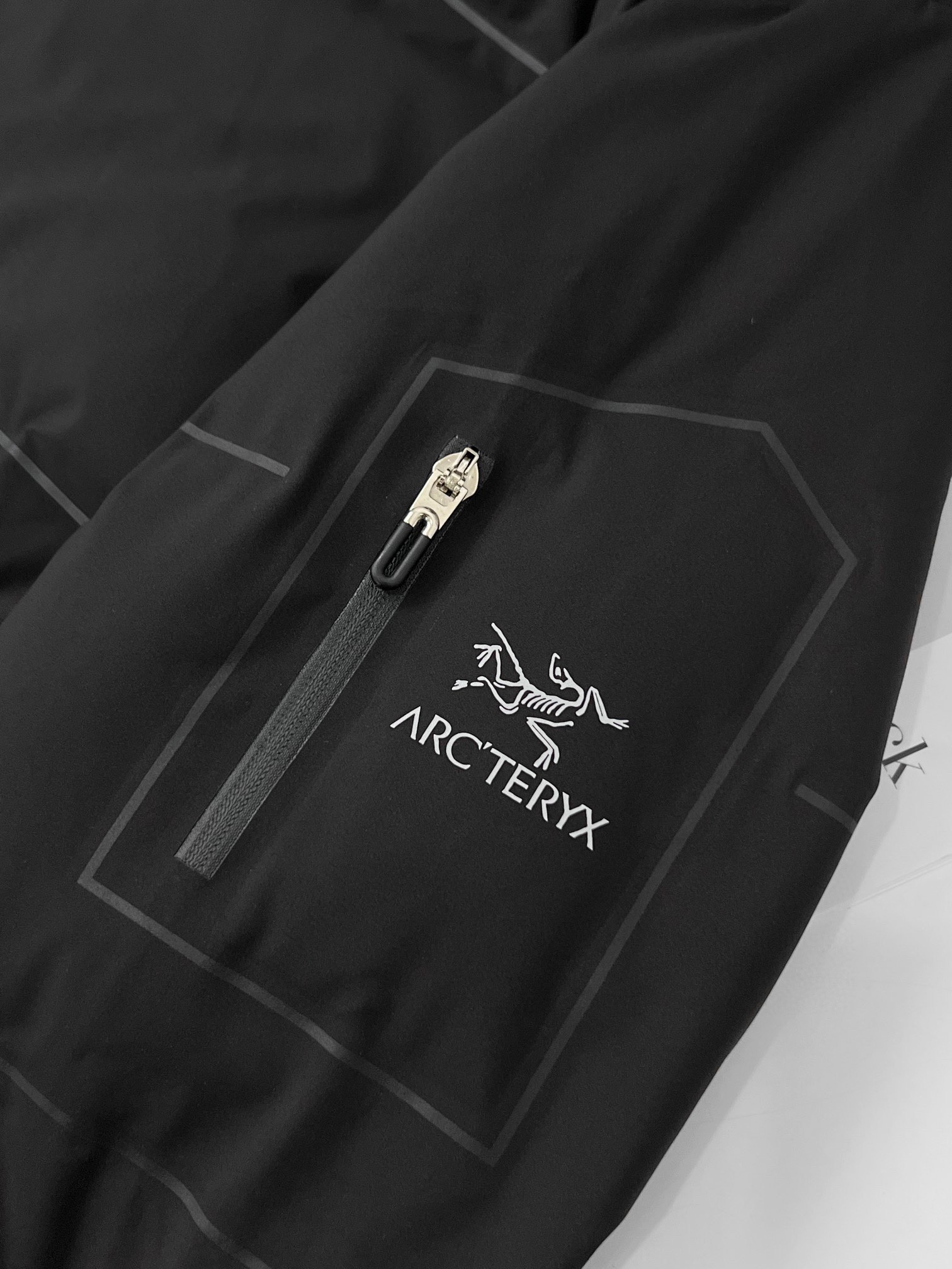 【ARCTERYX   公式旗艦店】 アークテリクス  ダウンジャケット ご好評に付き再入荷！  241228