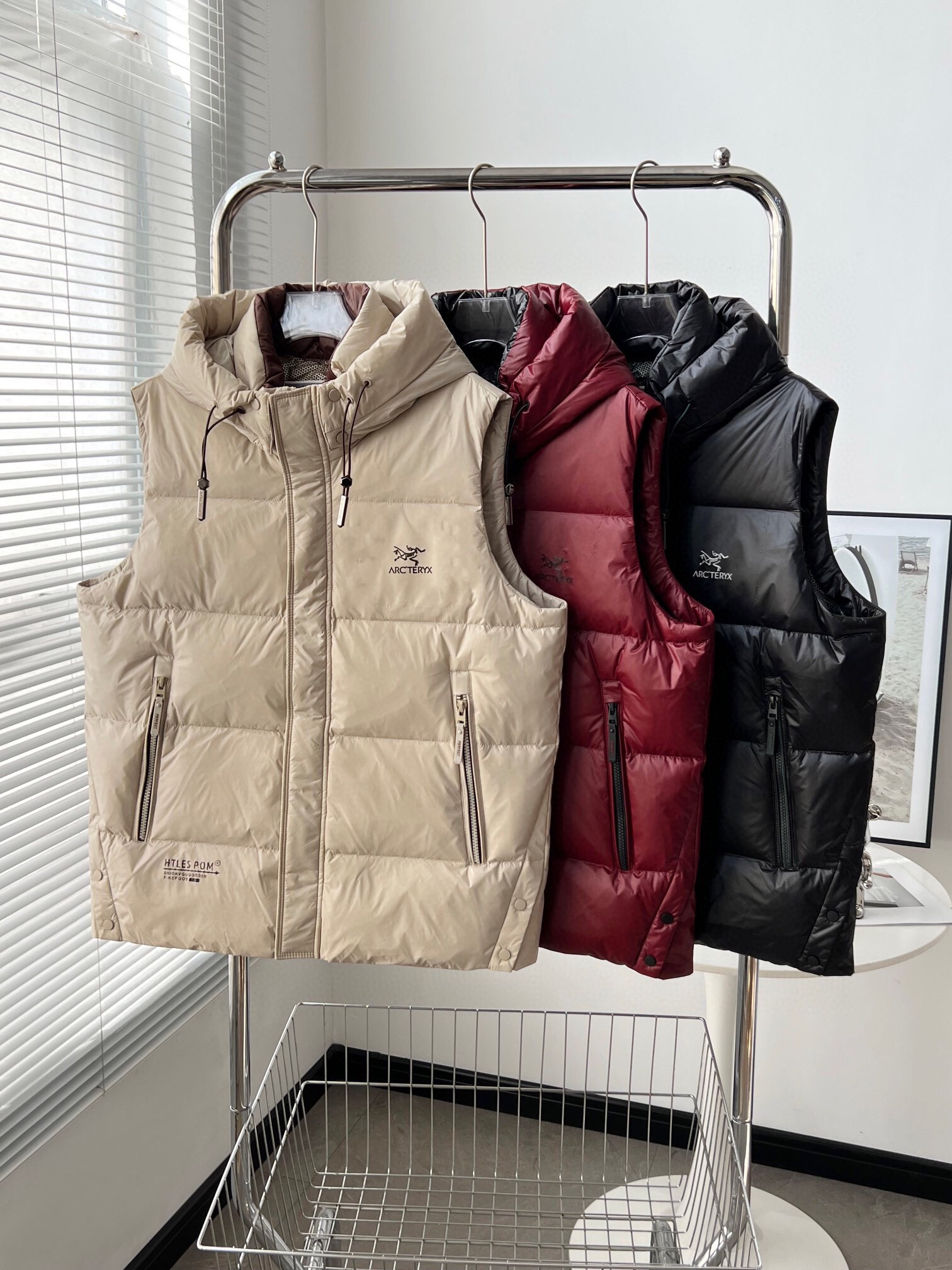 【ARCTERYX   公式旗艦店】 アークテリクス  ダウンジャケット ご好評に付き再入荷！  241228