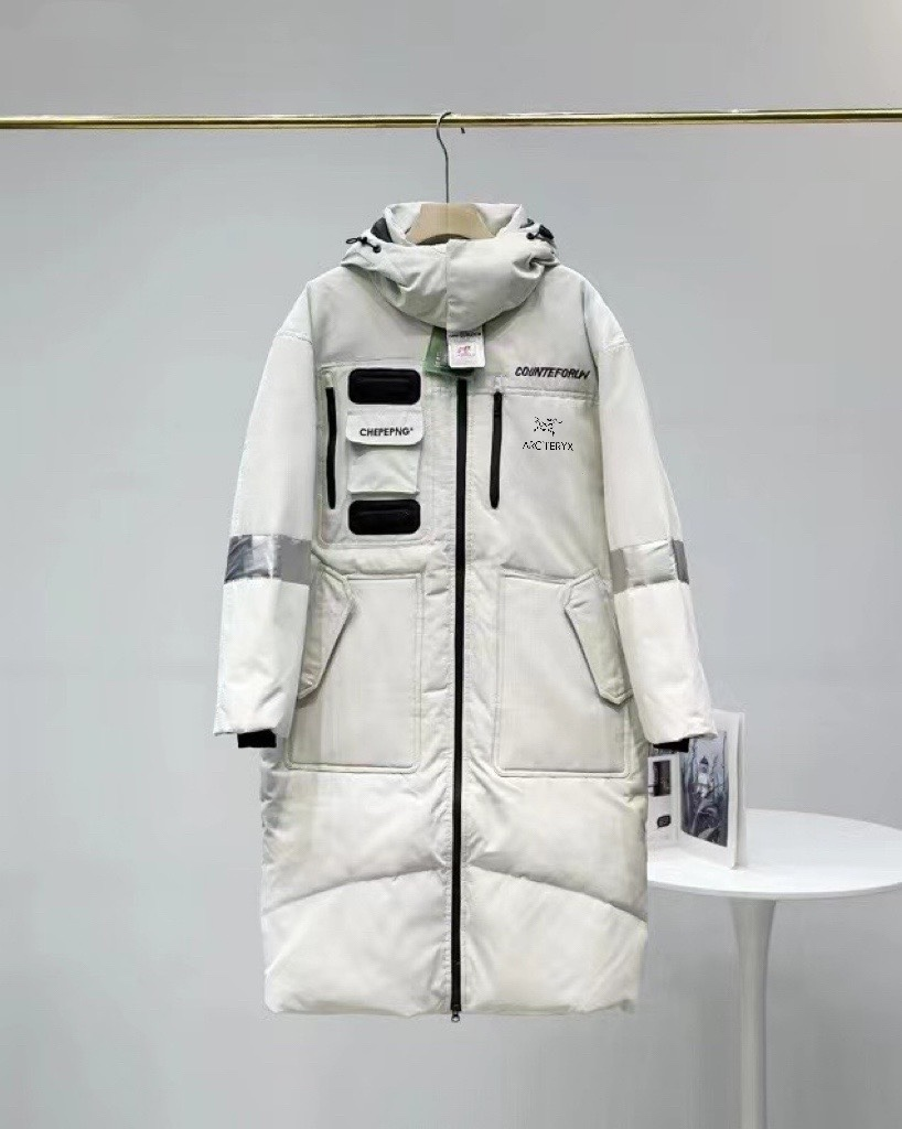 【ARCTERYX   公式旗艦店】 アークテリクス  ダウンベスト  ご好評に付き再入荷！  241228