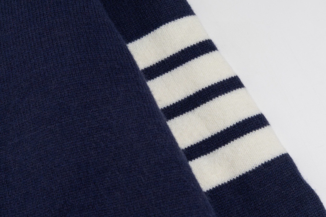 【ThomBrowne   公式旗艦店】トムブラウン  セーター   ご好評に付き再入荷！241230