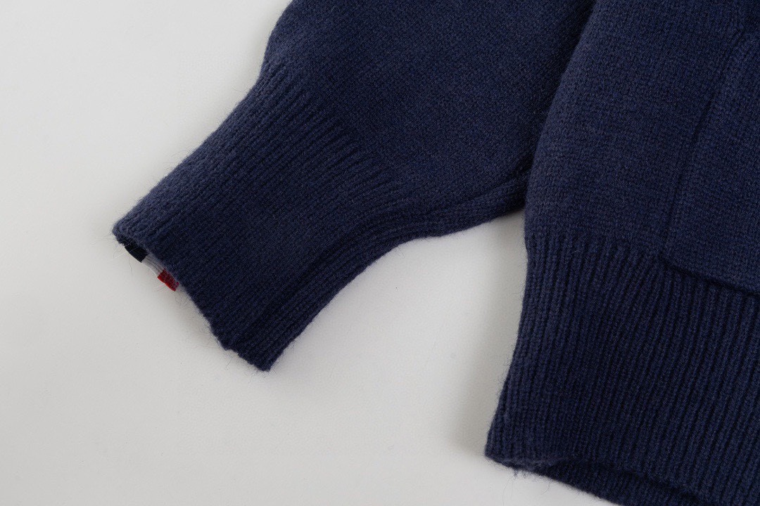 【ThomBrowne   公式旗艦店】トムブラウン  セーター   ご好評に付き再入荷！241230