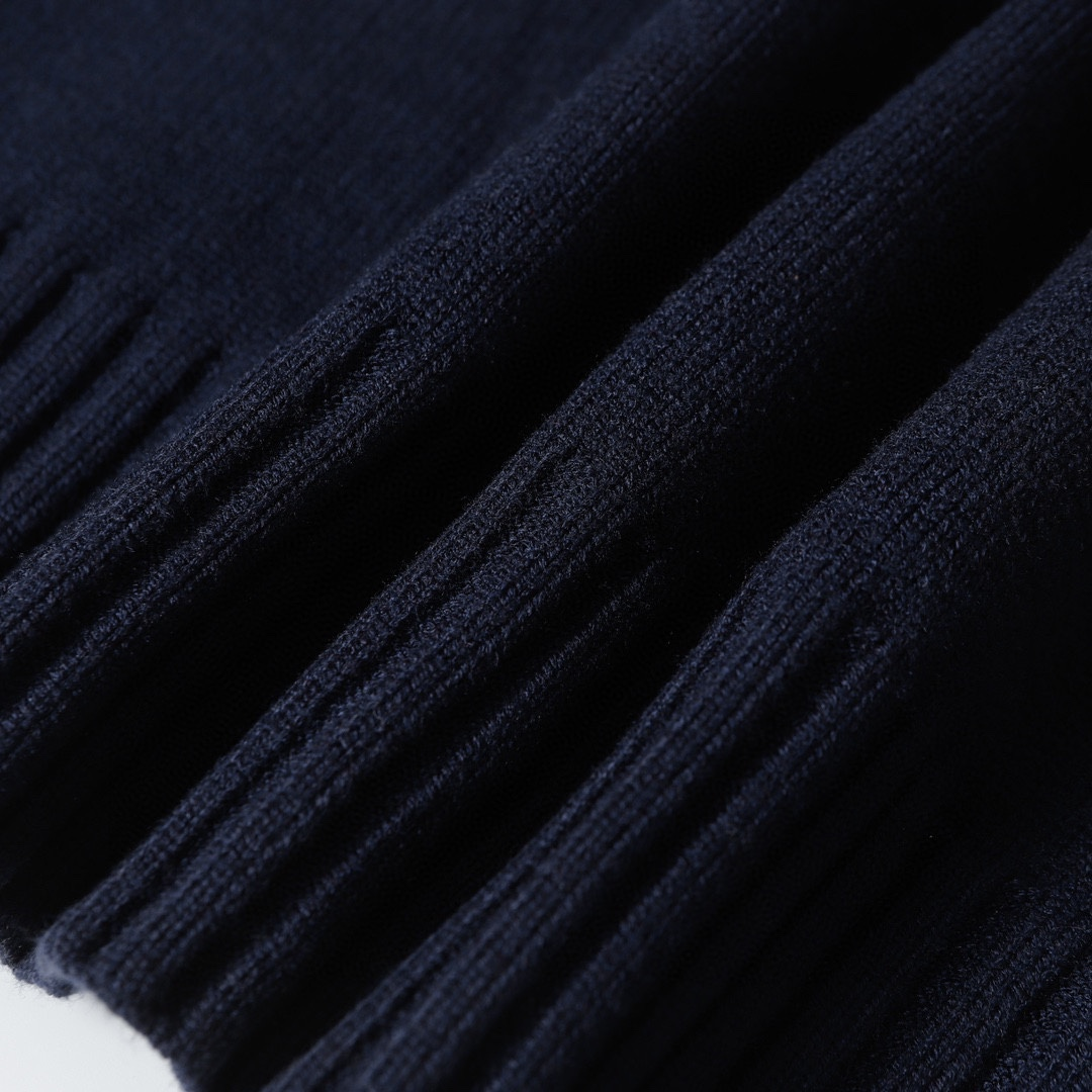 【ThomBrowne   公式旗艦店】トムブラウン  セーター   ご好評に付き再入荷！241230