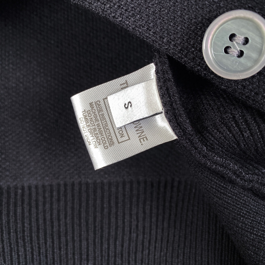 【ThomBrowne   公式旗艦店】トムブラウン  セーター   ご好評に付き再入荷！241230