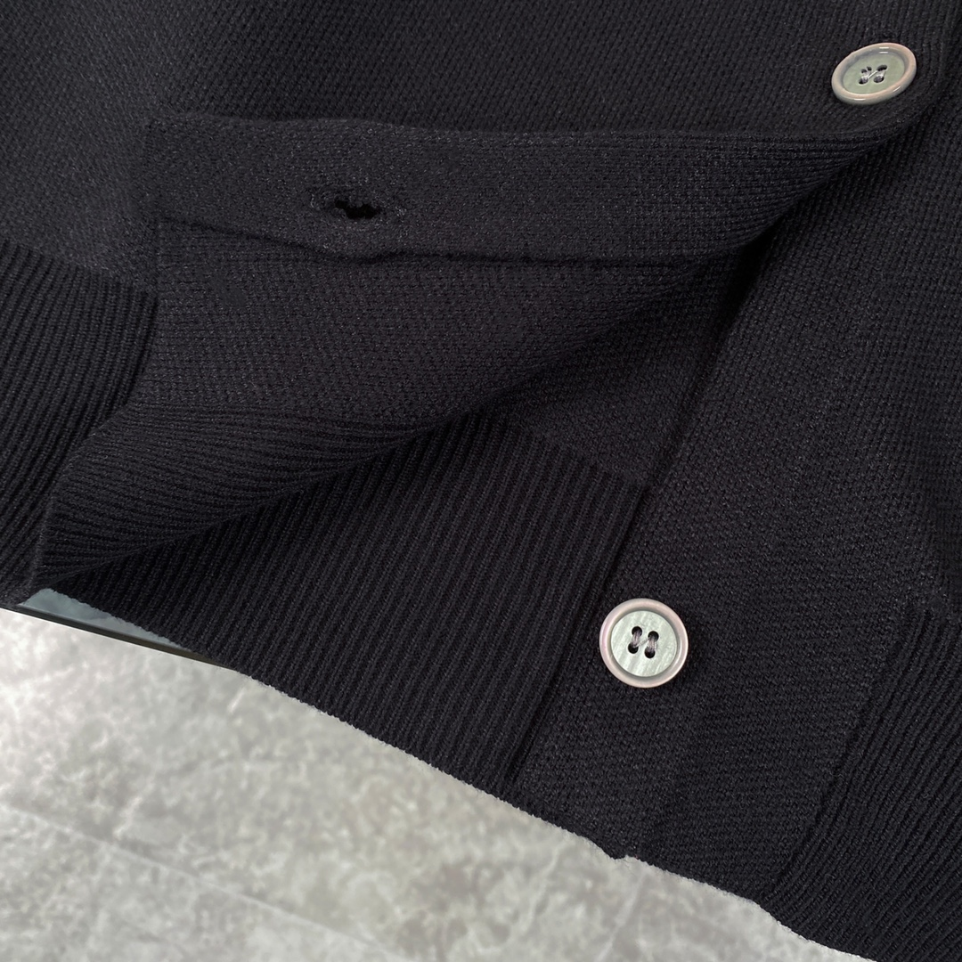 【ThomBrowne   公式旗艦店】トムブラウン  セーター   ご好評に付き再入荷！241230