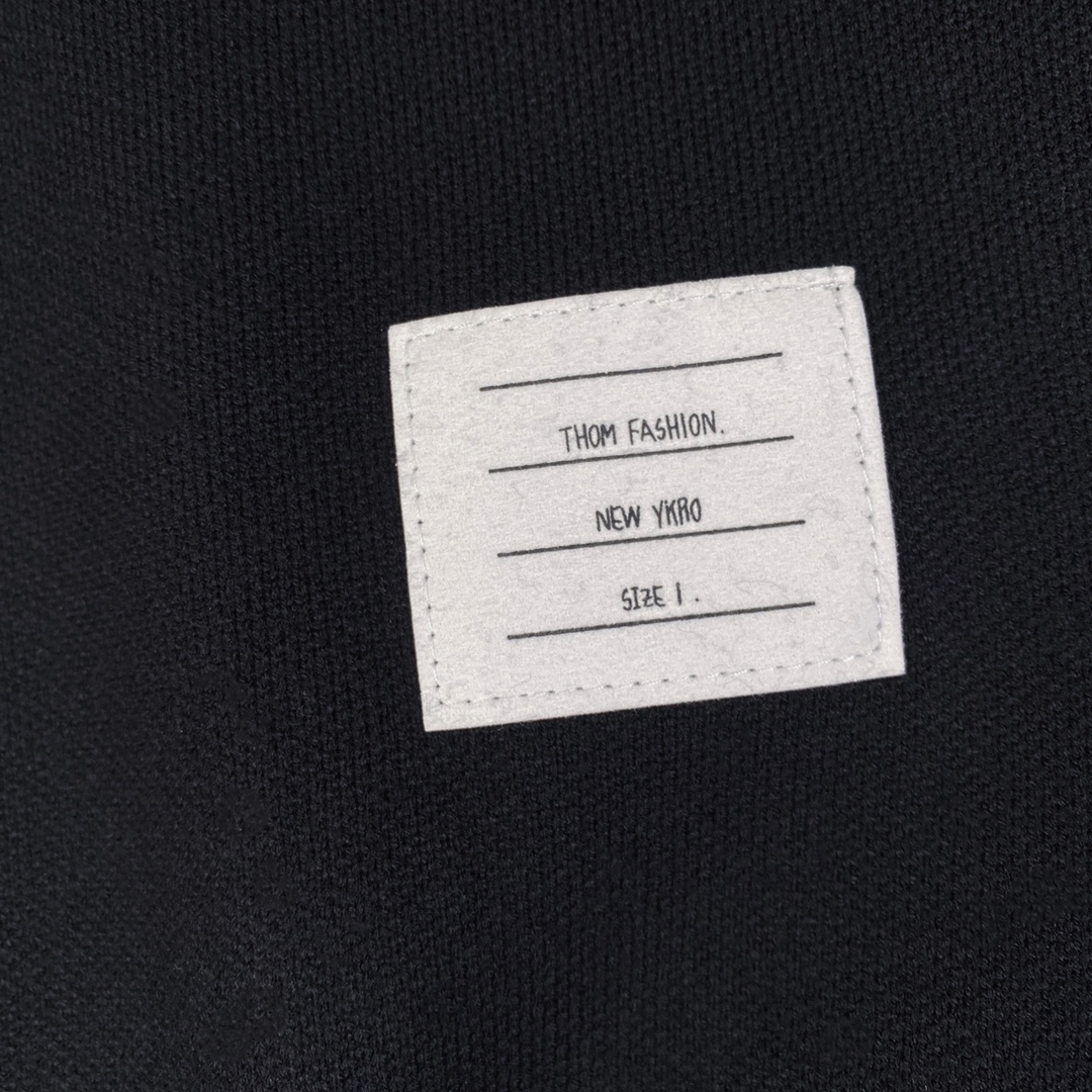 【ThomBrowne   公式旗艦店】トムブラウン  セーター   ご好評に付き再入荷！241230