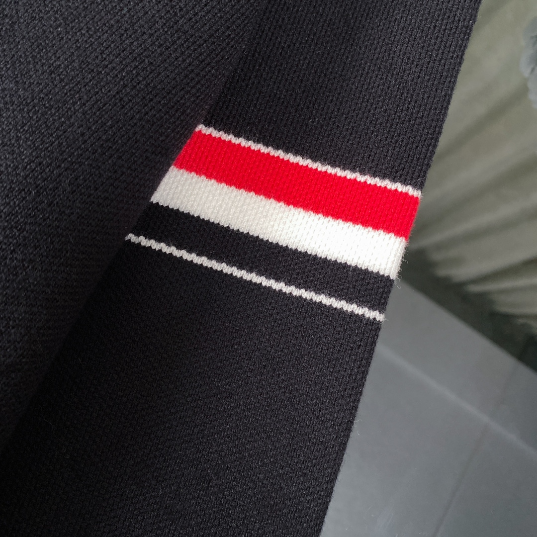 【ThomBrowne   公式旗艦店】トムブラウン  セーター   ご好評に付き再入荷！241230