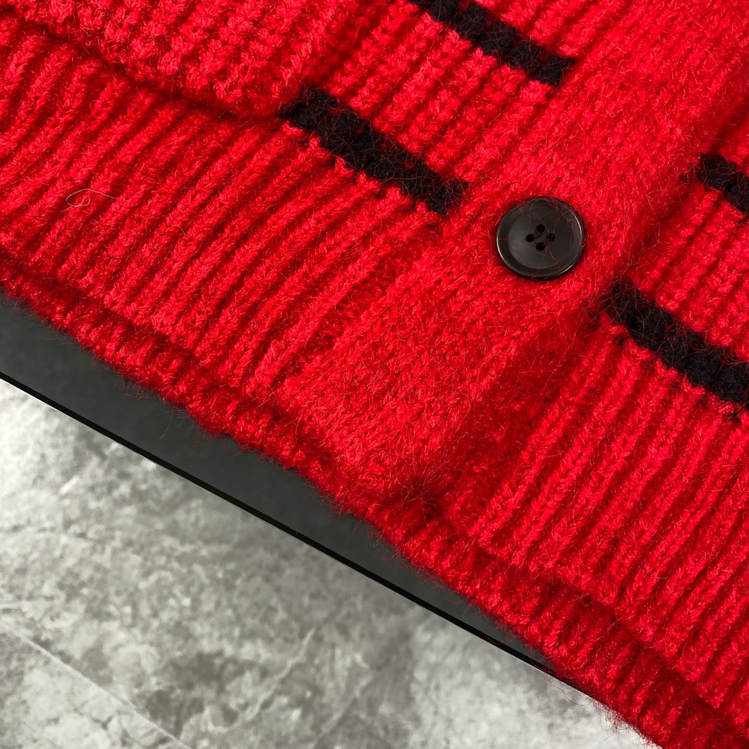 【ThomBrowne   公式旗艦店】トムブラウン  セーター   ご好評に付き再入荷！241230