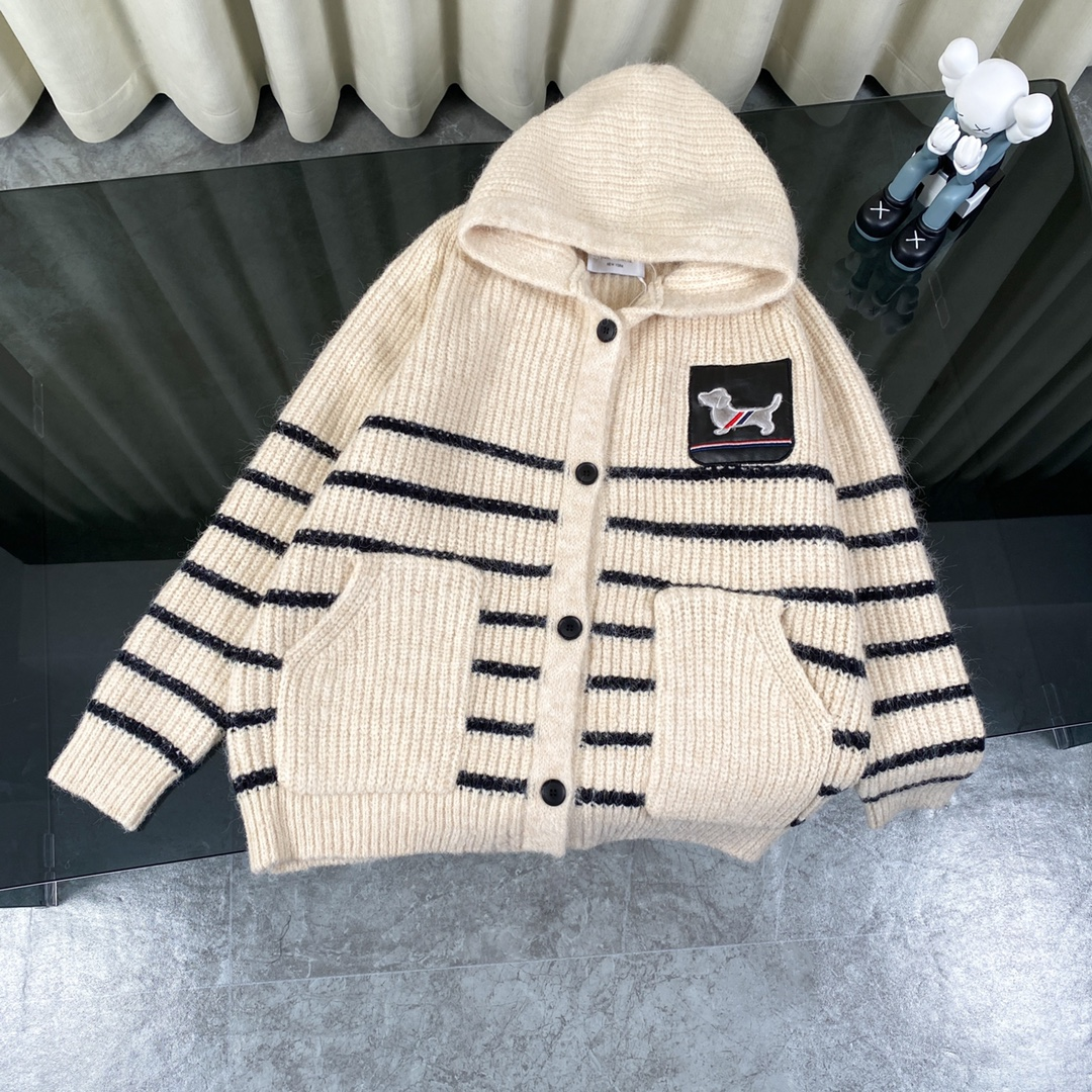 【ThomBrowne   公式旗艦店】トムブラウン  セーター   ご好評に付き再入荷！241230