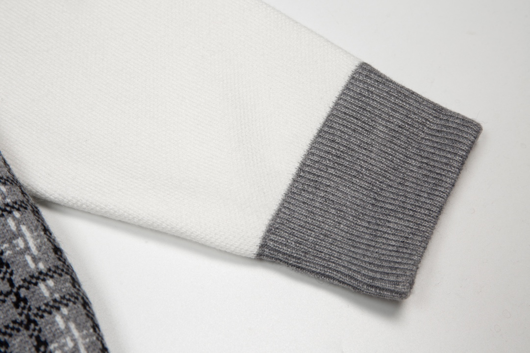 【ThomBrowne  公式旗艦店】トムブラウン  セーター  ご好評に付き再入荷！241228