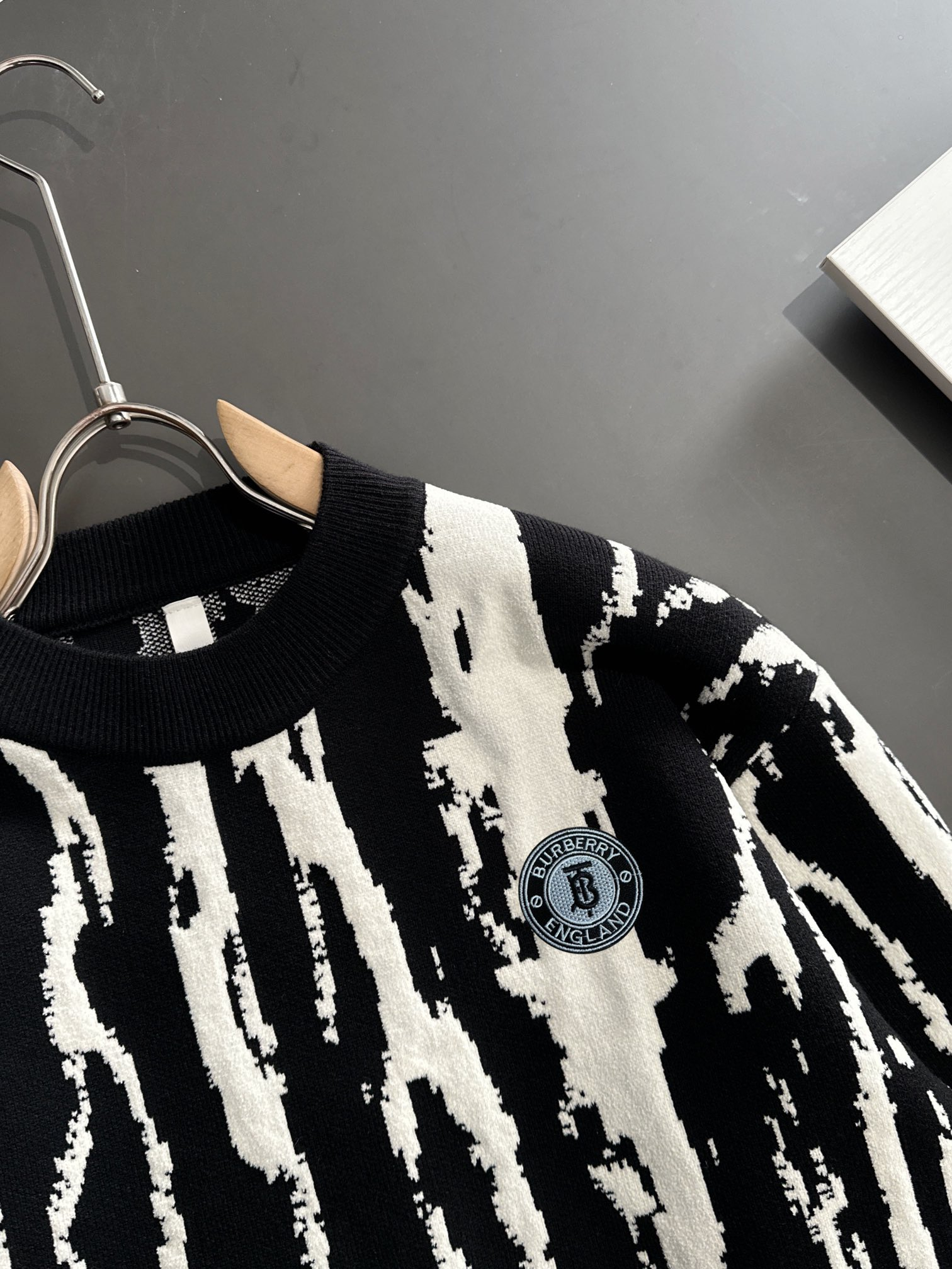 【BURBERRY 公式旗艦店】バーバリー セーター好評に付き再入荷！241231