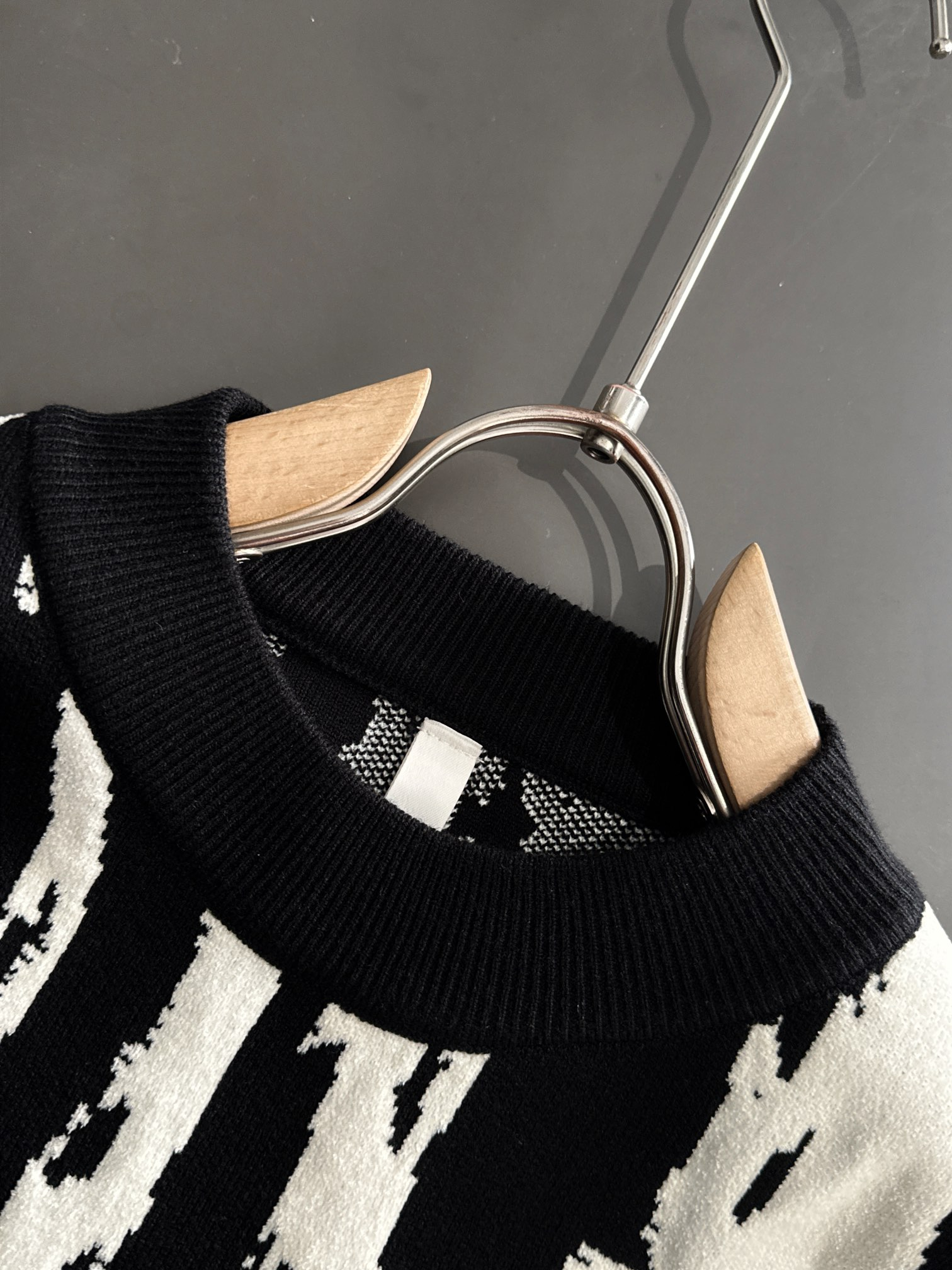 【BURBERRY 公式旗艦店】バーバリー セーター好評に付き再入荷！241231