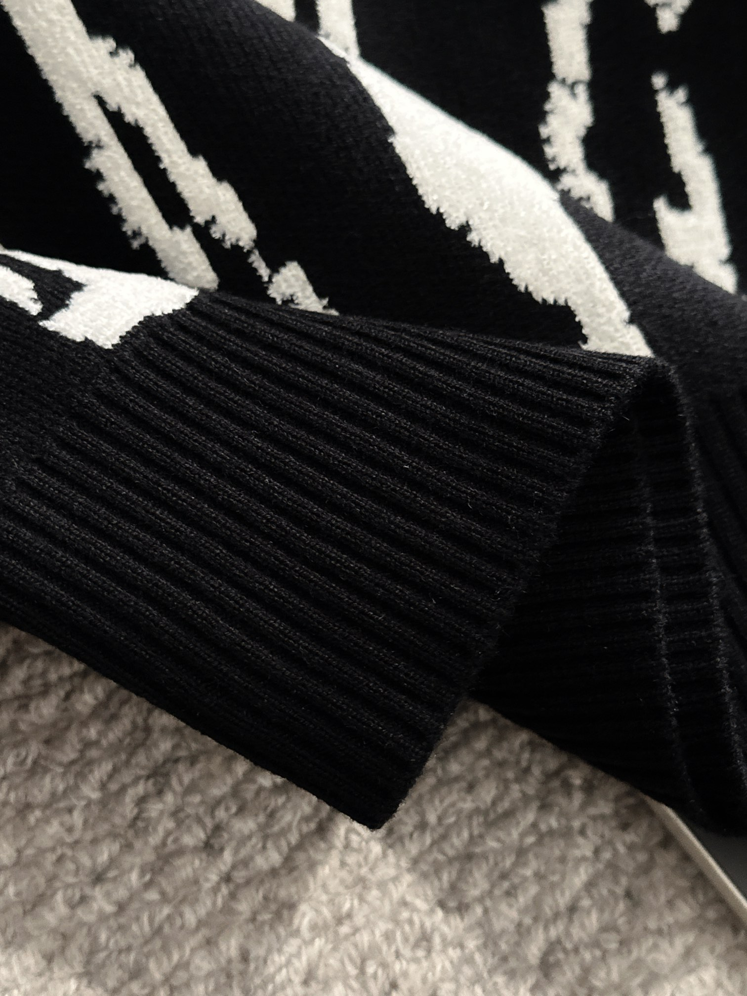 【BURBERRY 公式旗艦店】バーバリー セーター好評に付き再入荷！241231