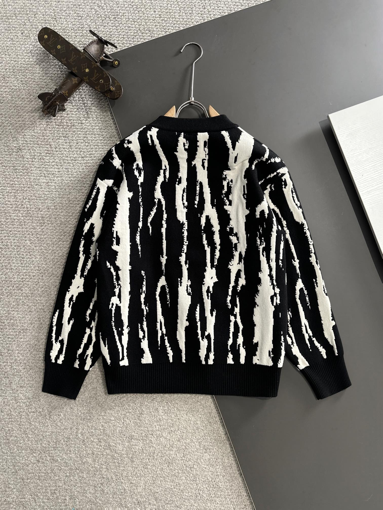 【BURBERRY 公式旗艦店】バーバリー セーター好評に付き再入荷！241231