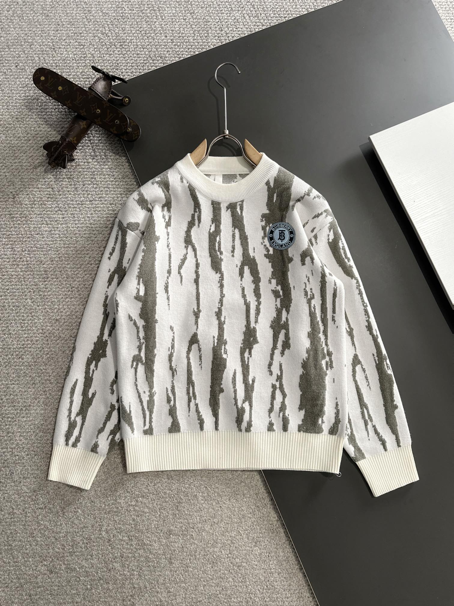 【BURBERRY 公式旗艦店】バーバリー セーター好評に付き再入荷！241231