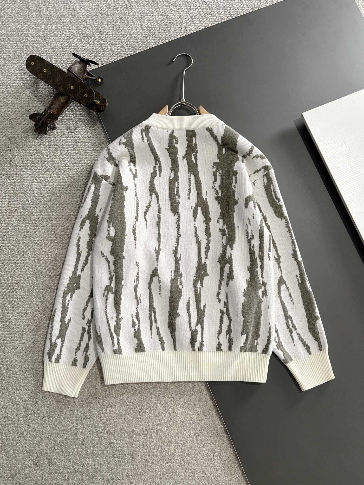 【BURBERRY 公式旗艦店】バーバリー セーター好評に付き再入荷！241231