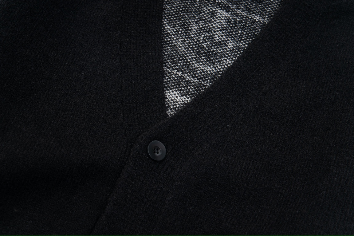 【BURBERRY 公式旗艦店】バーバリー  セーター好評に付き再入荷！241231