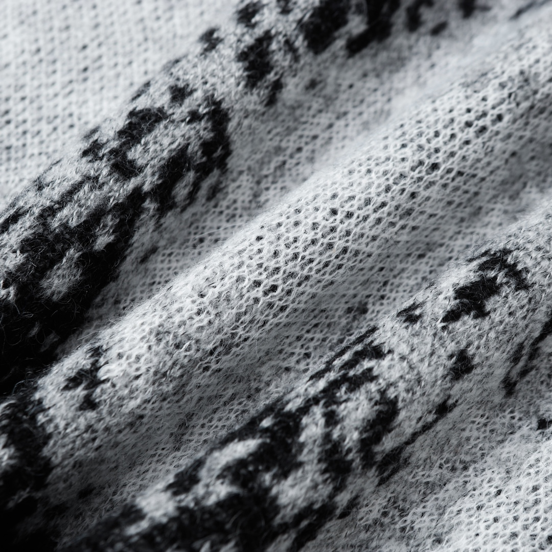 【GIVENCHY   公式旗艦店】ジバンシー  セーター好評に付き再入荷！ 241231