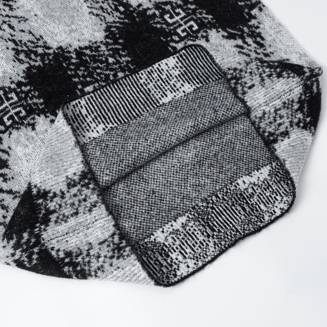 【GIVENCHY   公式旗艦店】ジバンシー  セーター好評に付き再入荷！ 241231