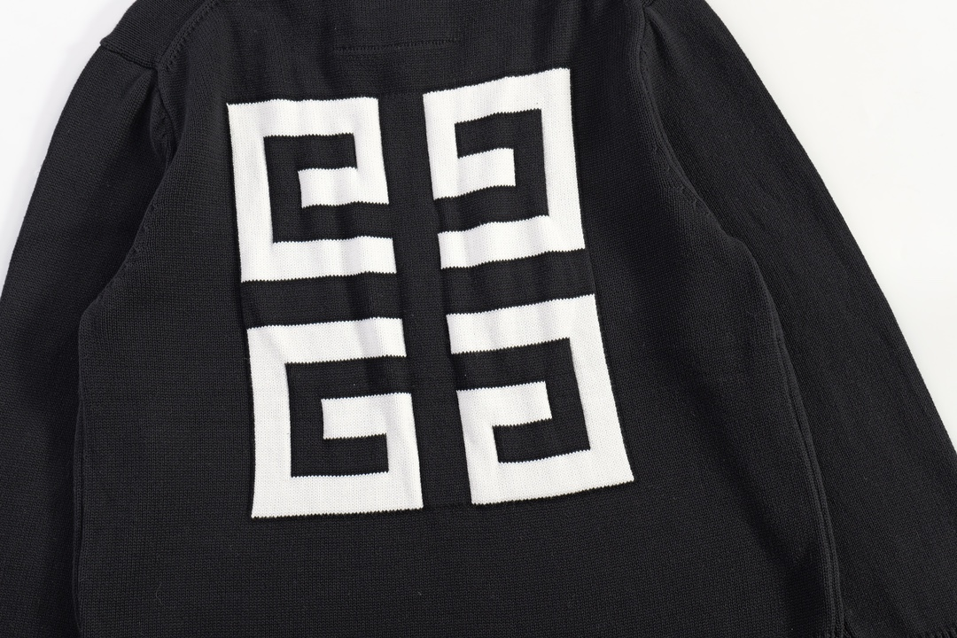 【CELINE  公式旗艦店】セリーヌ  セーター好評に付き再入荷！241231